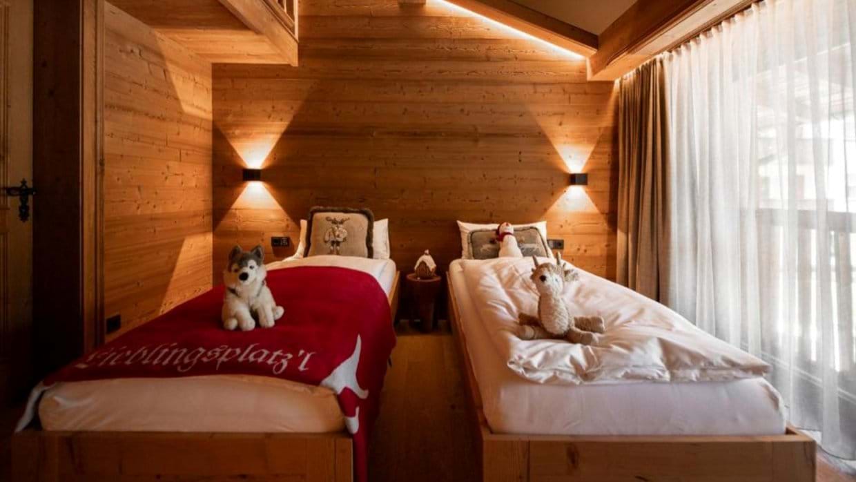 twin bedroom (1).jpg