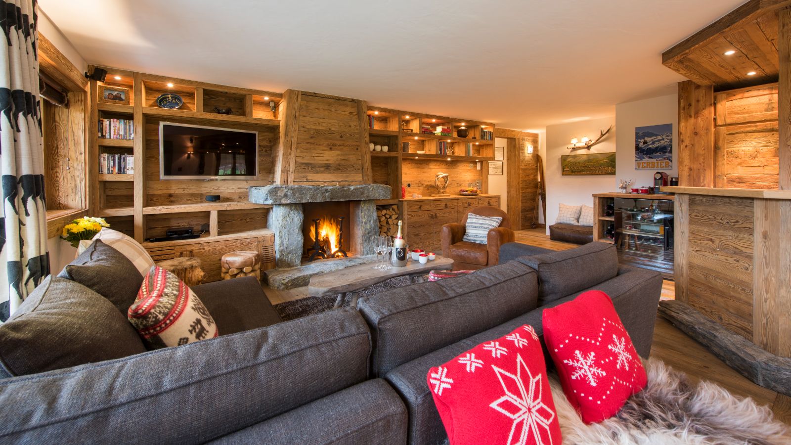 Hickory - Living Room (2).jpg