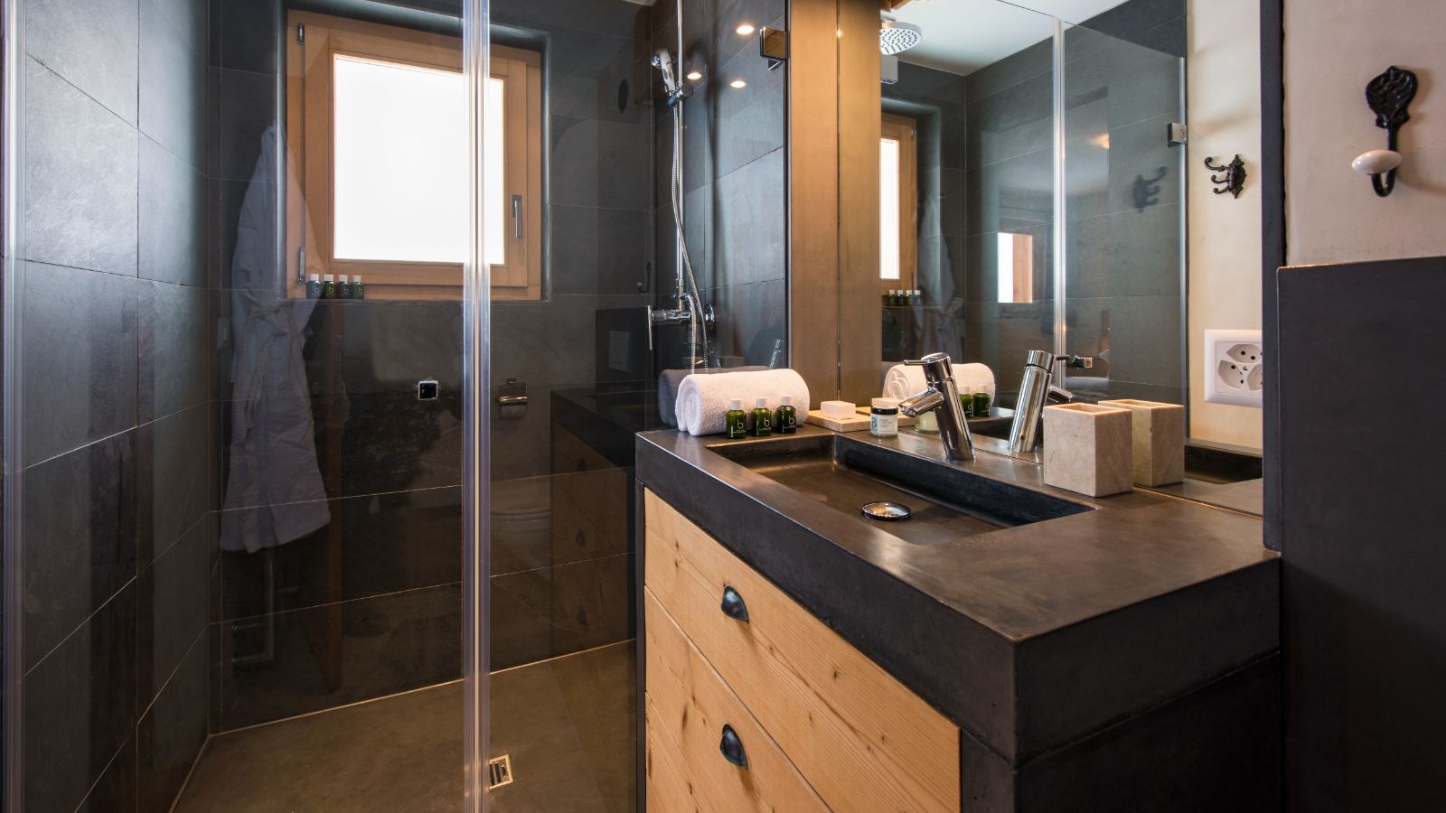 Rock - Bedroom 3 Bathroom.jpg