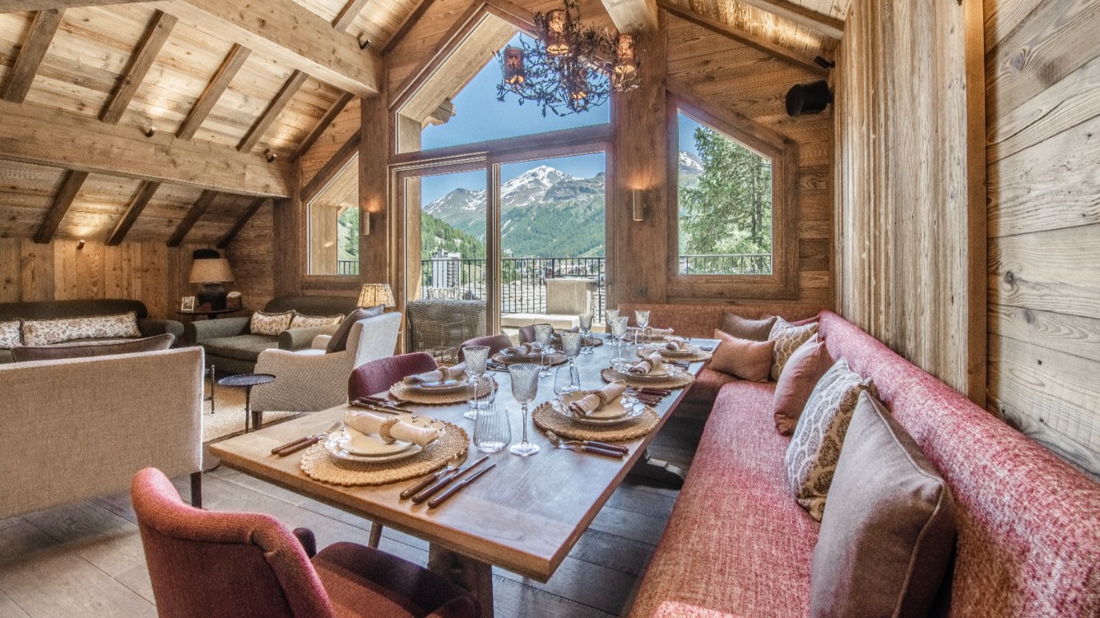 Luxury-ski-chalet-Val d'isere-la gelinotte-oxford-ski-livingroom.jpg