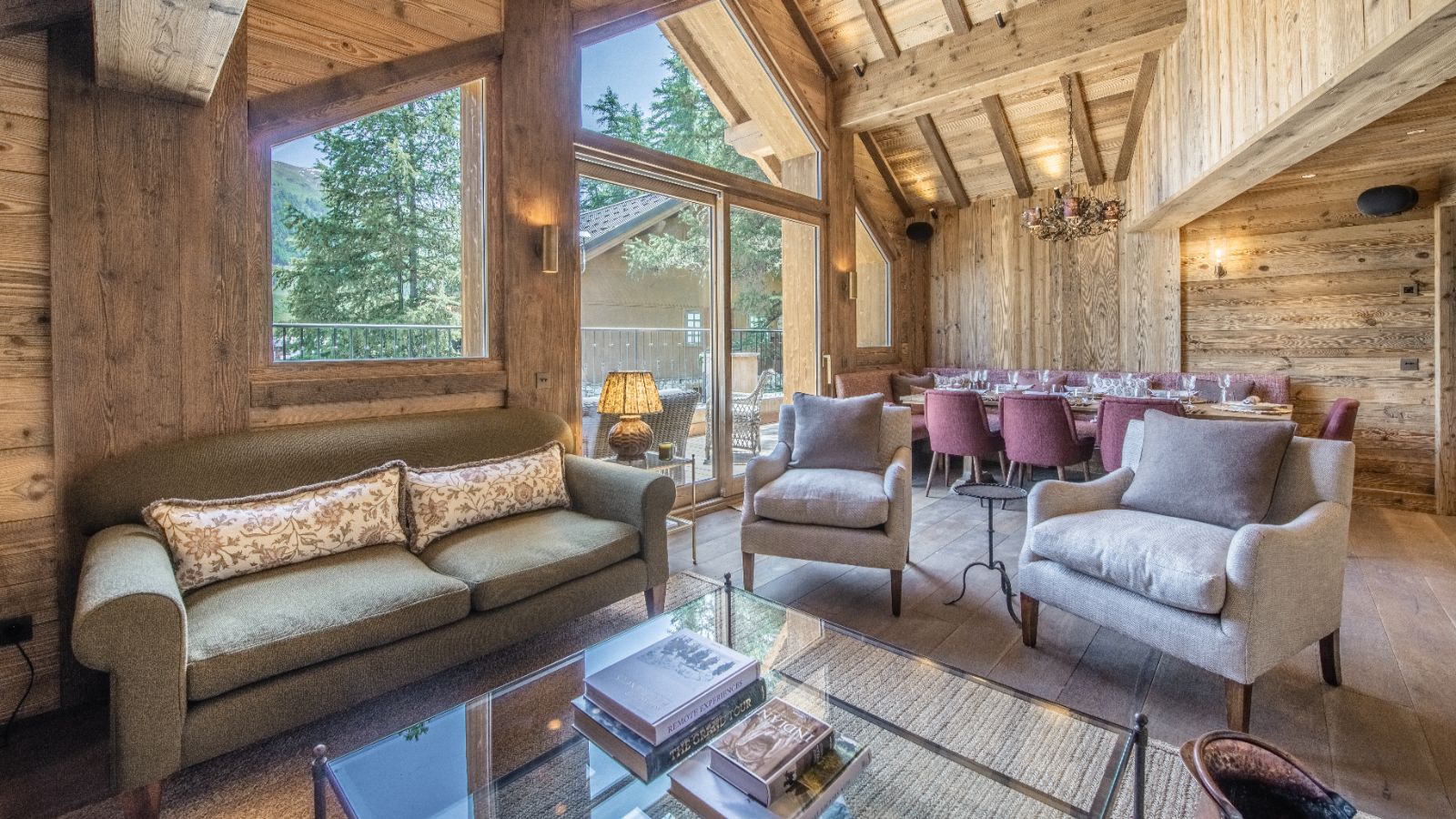 Luxury-ski-chalet-Val d'isere-la gelinotte-oxford-ski-livingroom2.jpg