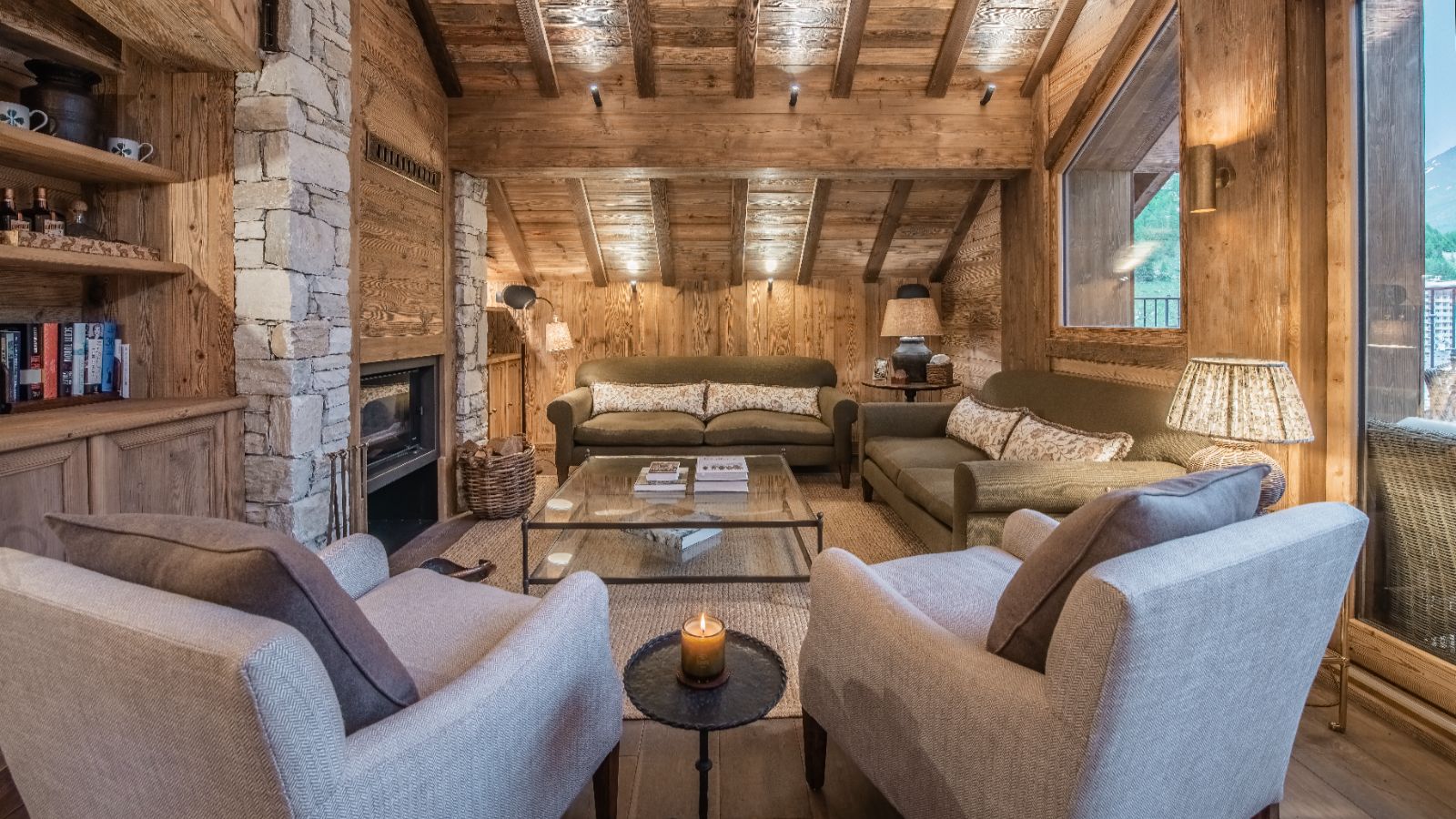 Luxury-ski-chalet-Val d'isere-la gelinotte-oxford-ski-livingroom3.jpg