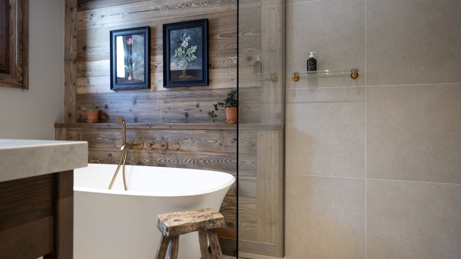 Luxury-ski-chalet-Val d'isere-la gelinotte-oxford-ski-bathroom.jpg