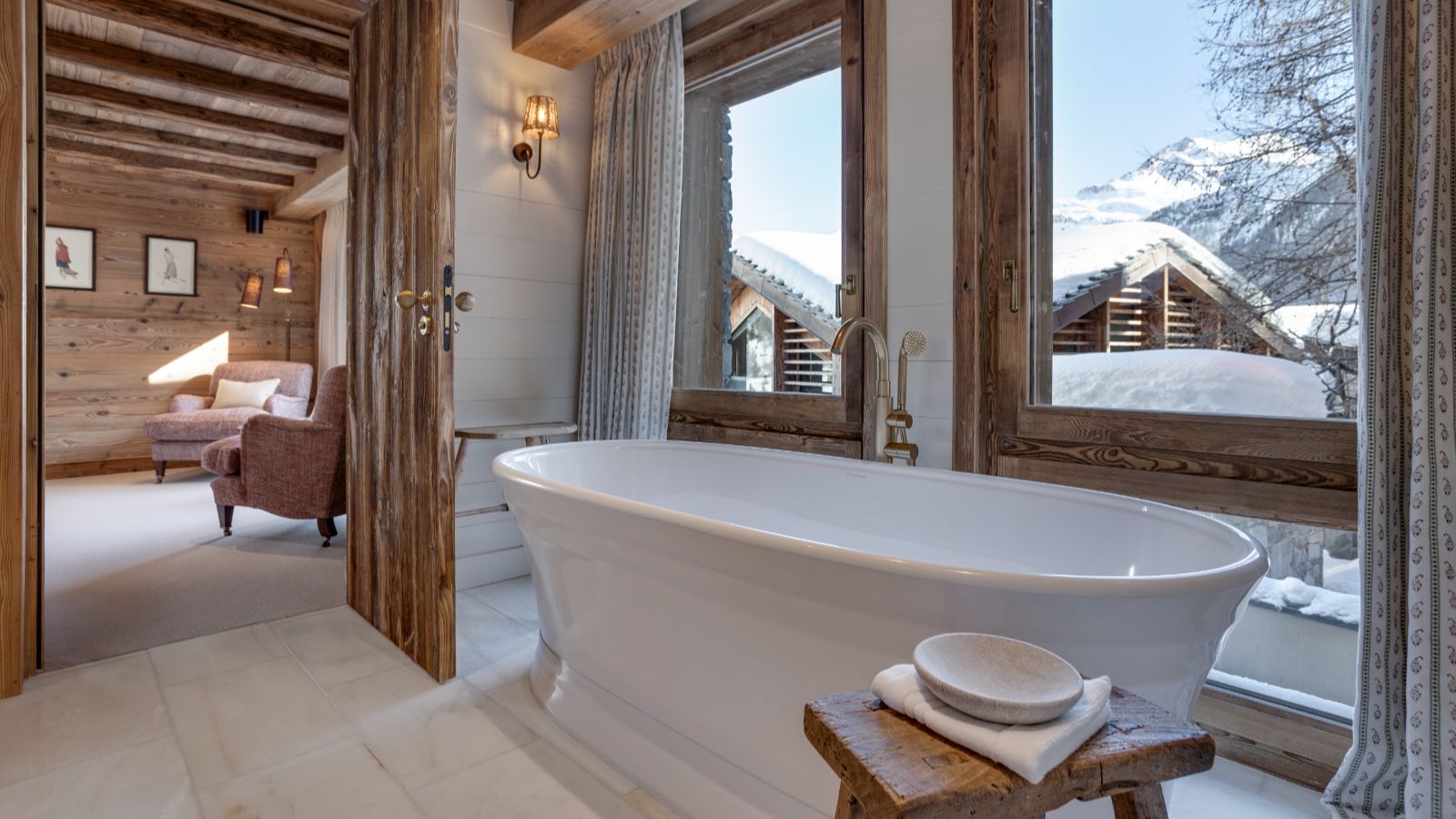 Luxury-ski-chalet-Val d'isere-la gelinotte-oxford-ski-bathroom1.jpg