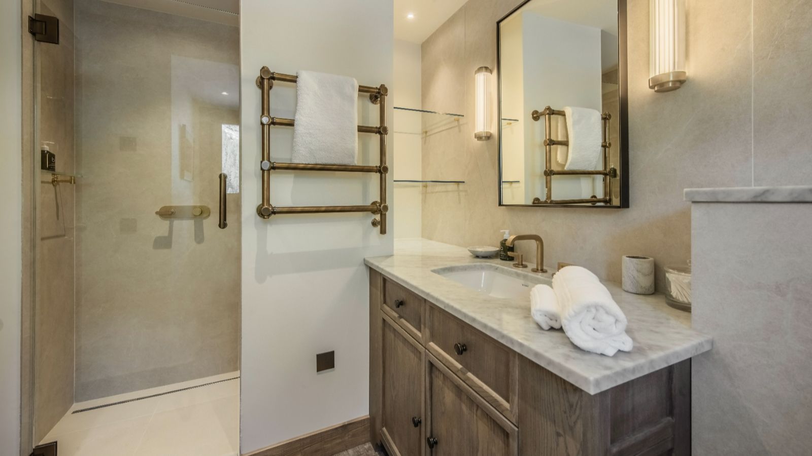 Luxury-ski-chalet-Val d'isere-la gelinotte-oxford-ski-bathroom3.jpg