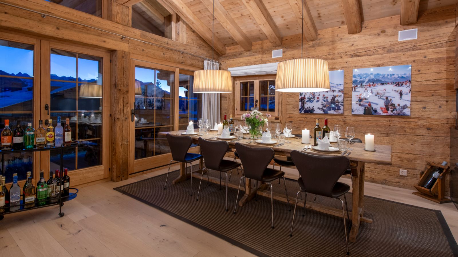 Dining table in Treize Etoiles.jpg