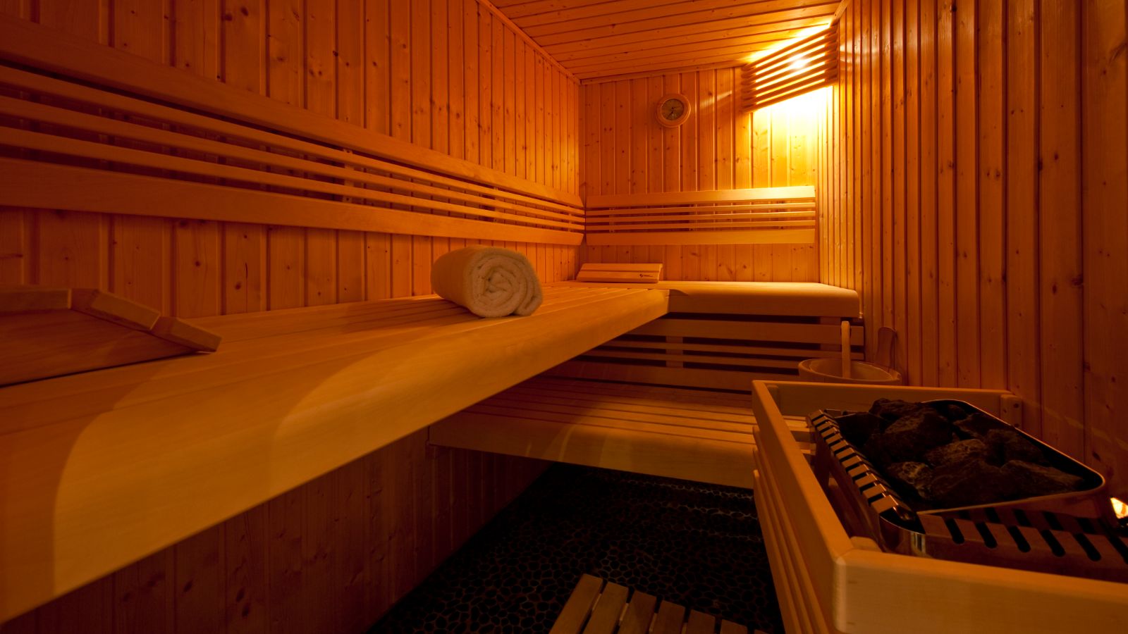 The sauna shared with Silver and Treize Etoiles.jpg
