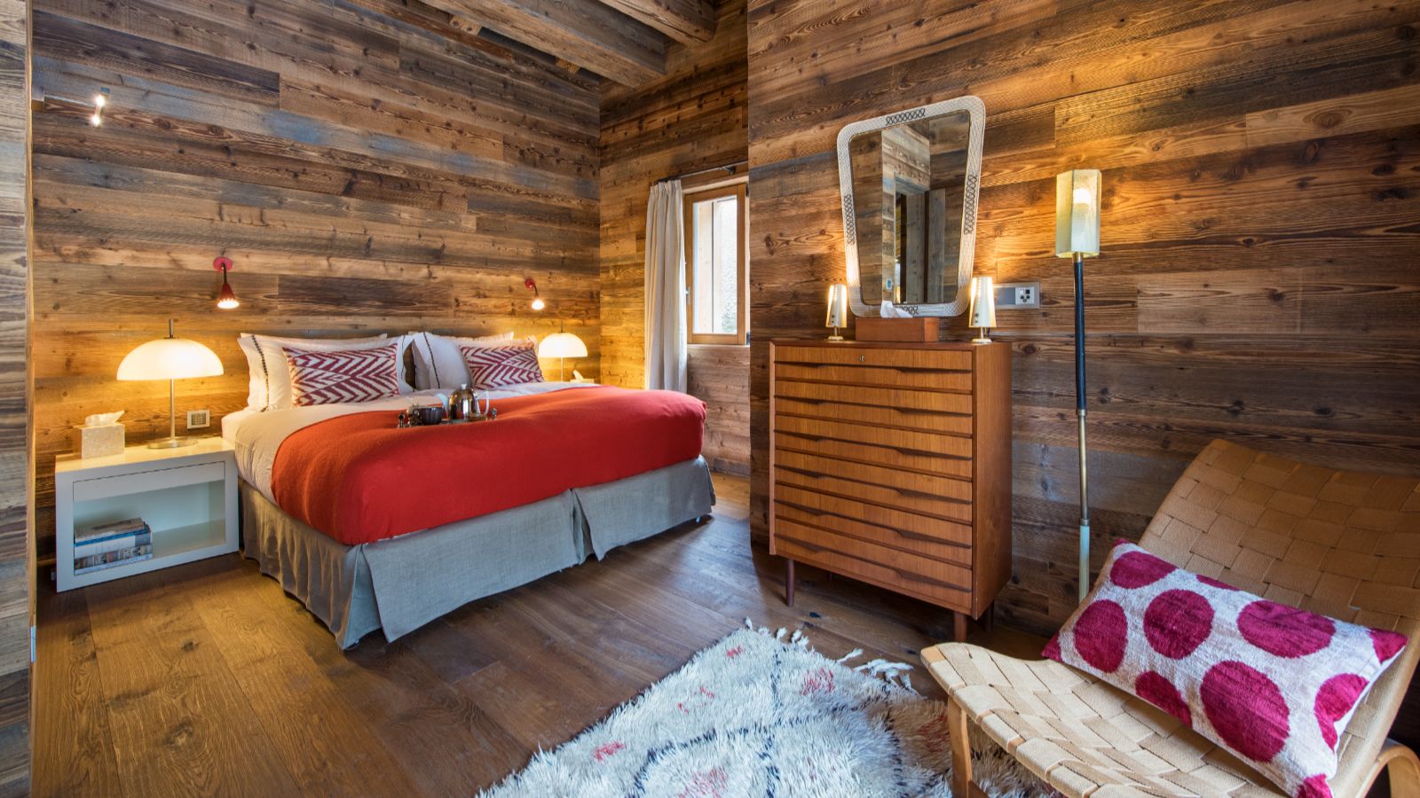 PlaceBlanche2 - Bedroom 1 (2).jpg