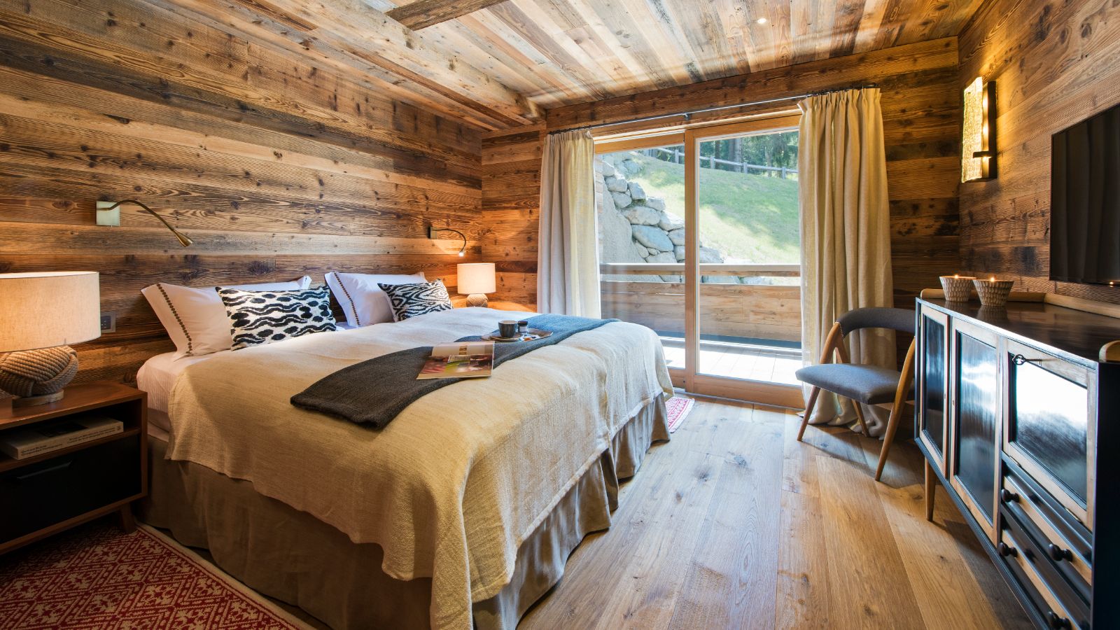 PlaceBlanche1 - Bedroom 2 (3).jpg