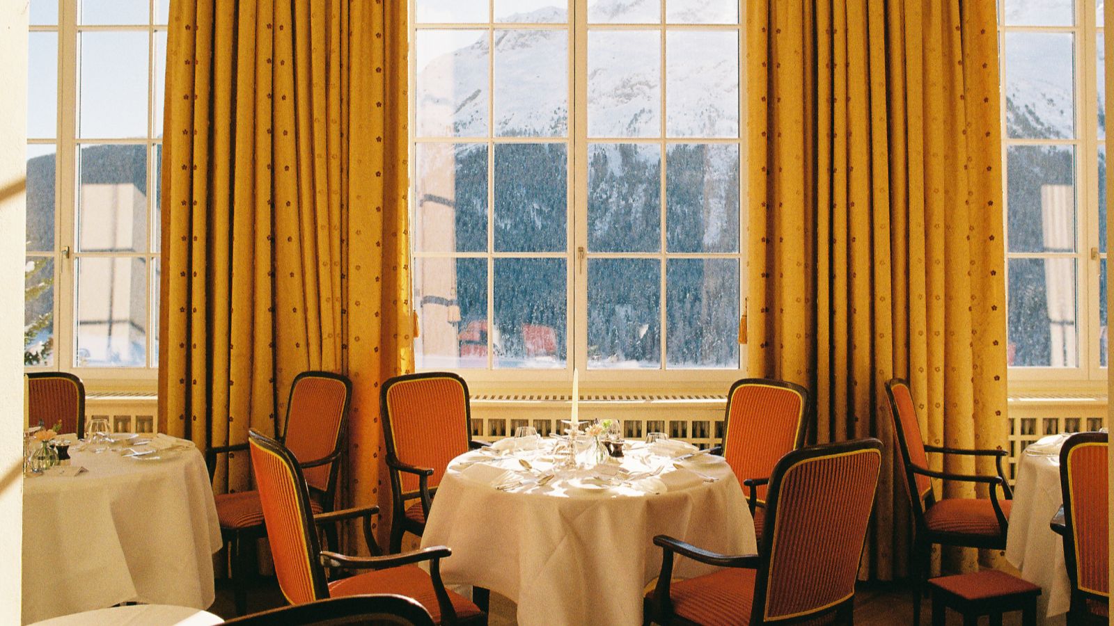 luxury-ski-hotels-st-moritz-kulm-ozford-ski-restaurant (1).jpg