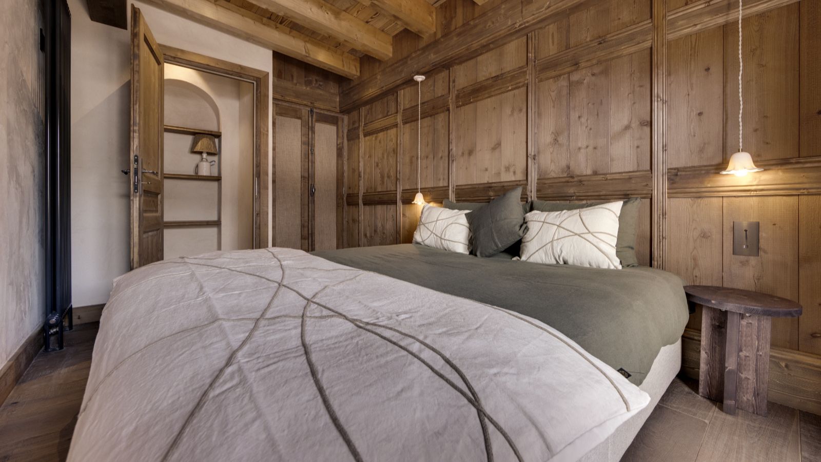 Luxury-Ski-Chalet-Val-D-Isere-Penthouse-Les-Amenomes-Oxford-Ski-Bedroom (13).jpg