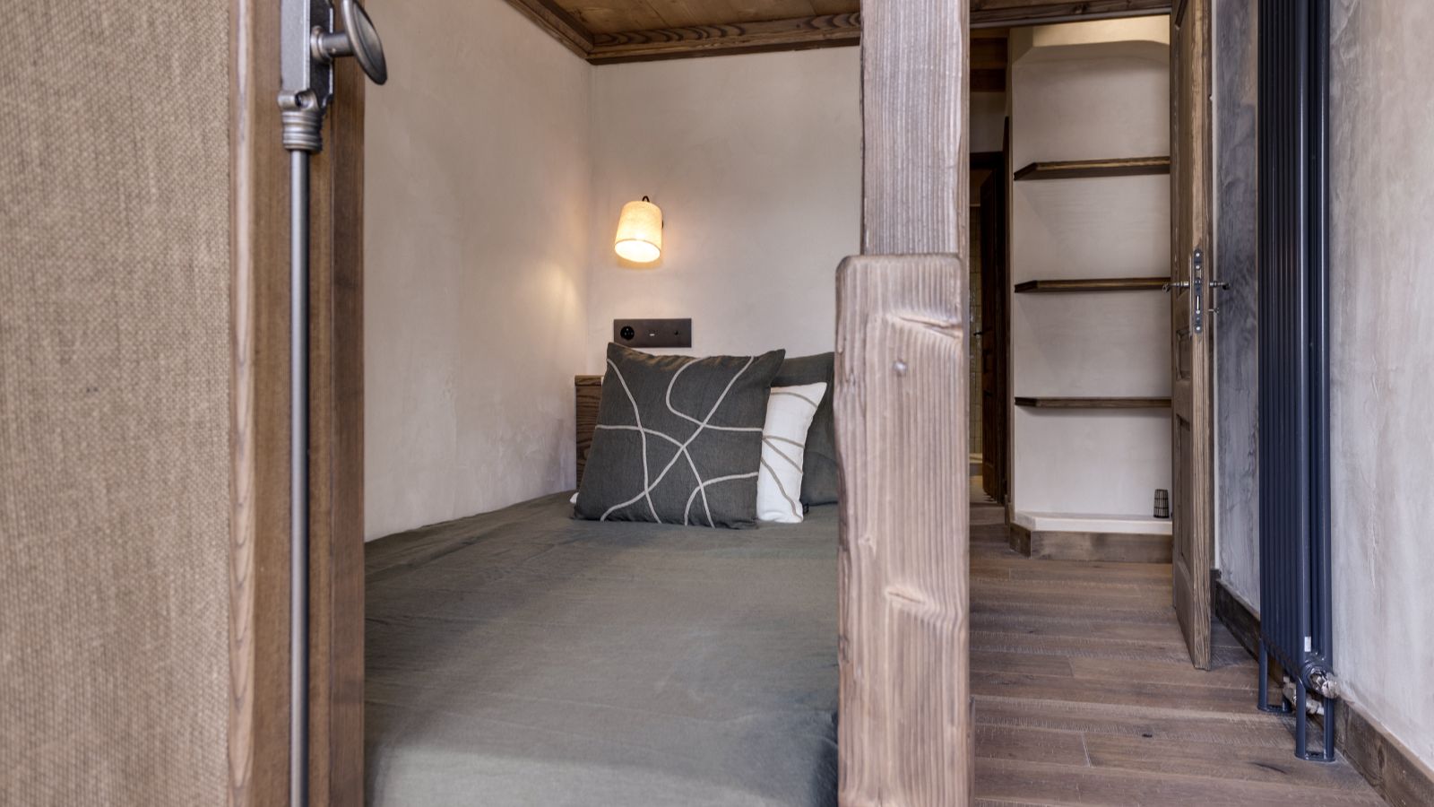 Luxury-Ski-Chalet-Val-D-Isere-Penthouse-Les-Amenomes-Oxford-Ski-Bedroom (15).jpg