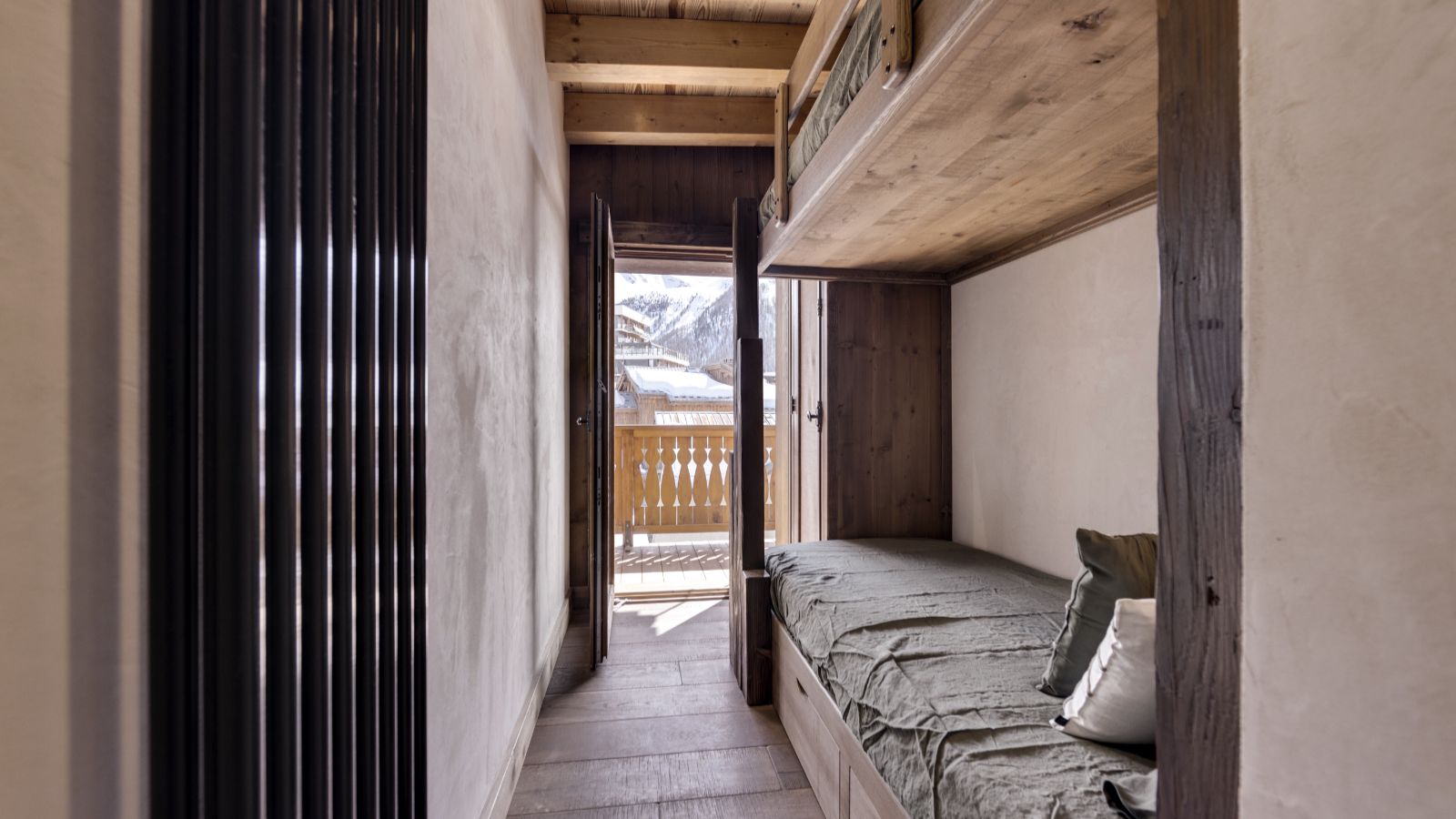 Luxury-Ski-Chalet-Val-D-Isere-Penthouse-Les-Amenomes-Oxford-Ski-Bunk-Bedroom.jpg