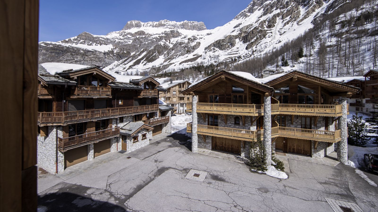 Luxury-Ski-Chalet-Val-D-Isere-Penthouse-Les-Amenomes-Oxford-Ski-Exterior.jpg