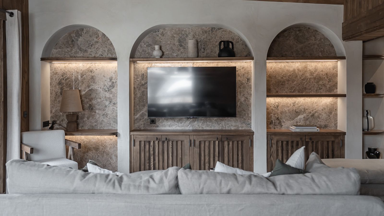 Luxury-Ski-Chalet-Val-D-Isere-Penthouse-Les-Amenomes-Oxford-Ski-Lounge.jpg