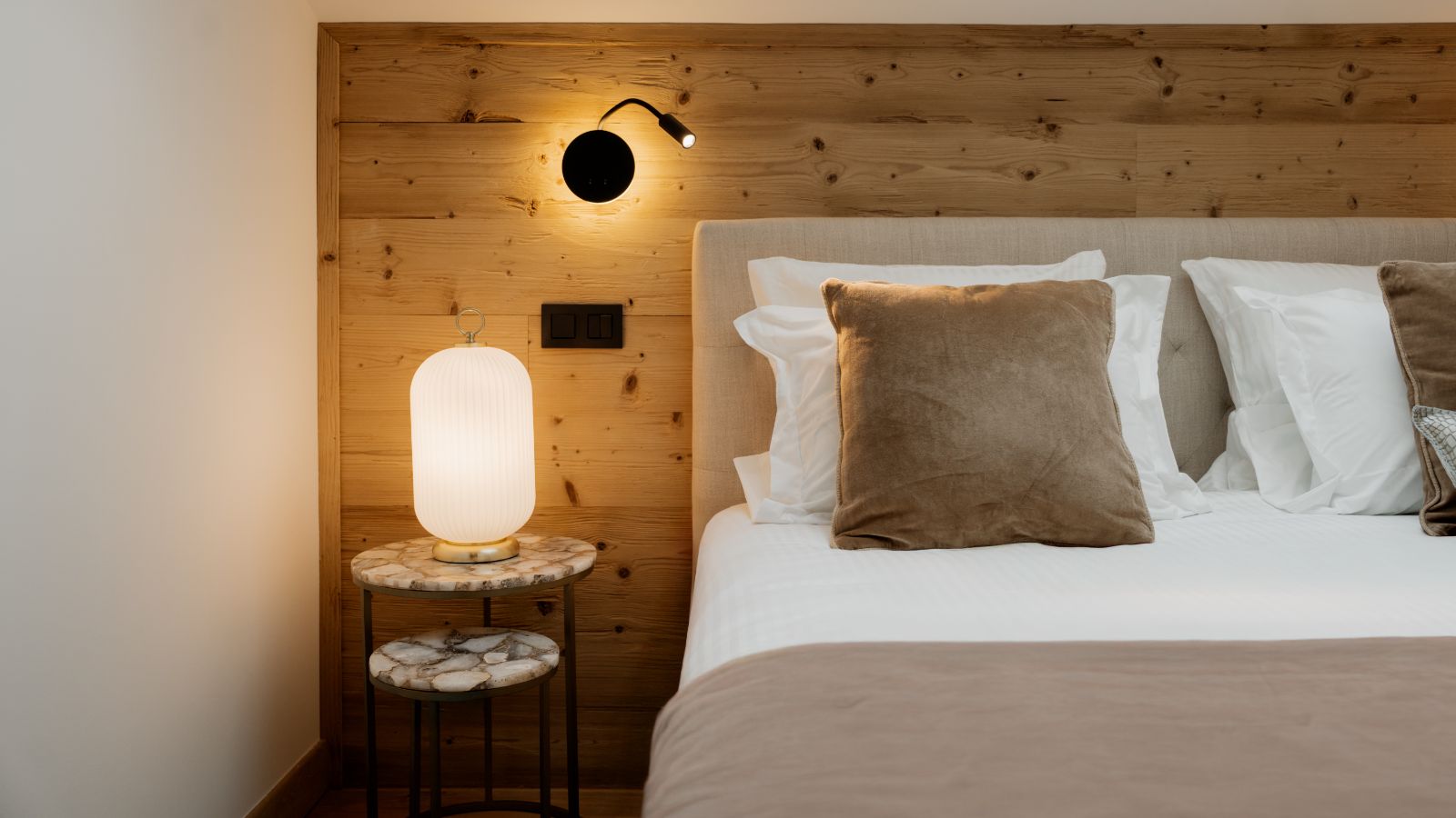 Luxury-Ski-Chalet-Penthouse-Celeste-Courchevel-1650-Oxford-Ski-Bedroom (6).jpg