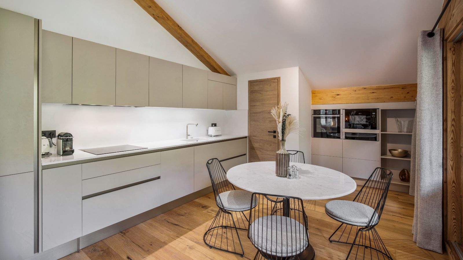 Luxury-Ski-Chalet-Penthouse-Celeste-Courchevel-1650-Oxford-Ski-Kitchen.jpg