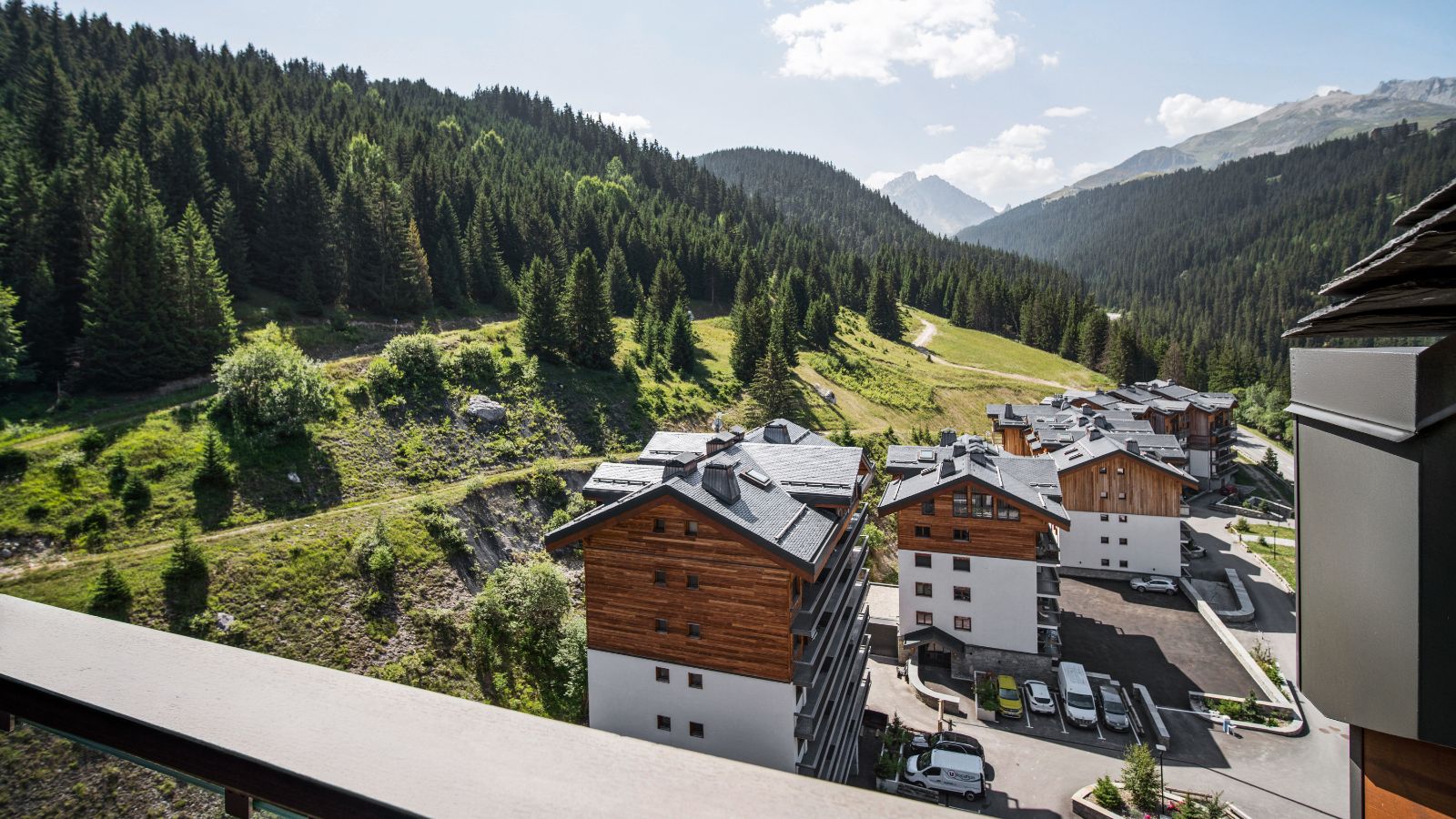 Luxury-Ski-Chalet-Penthouse-Astral-Courchevel-1650-Oxford-Ski-Bedroom (4).jpg