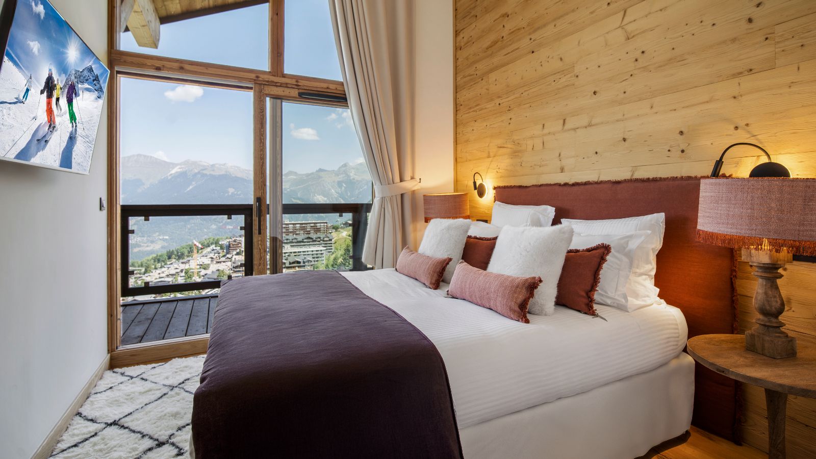 Luxury-Ski-Chalet-Penthouse-Astral-Courchevel-1650-Oxford-Ski-Bedroom (8).jpg