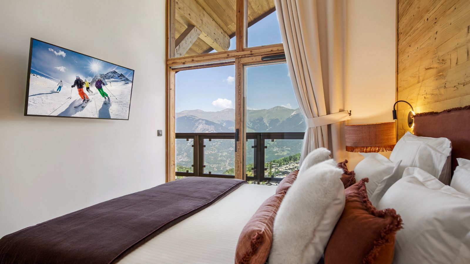 Luxury-Ski-Chalet-Penthouse-Astral-Courchevel-1650-Oxford-Ski-Bedroom (9).jpg