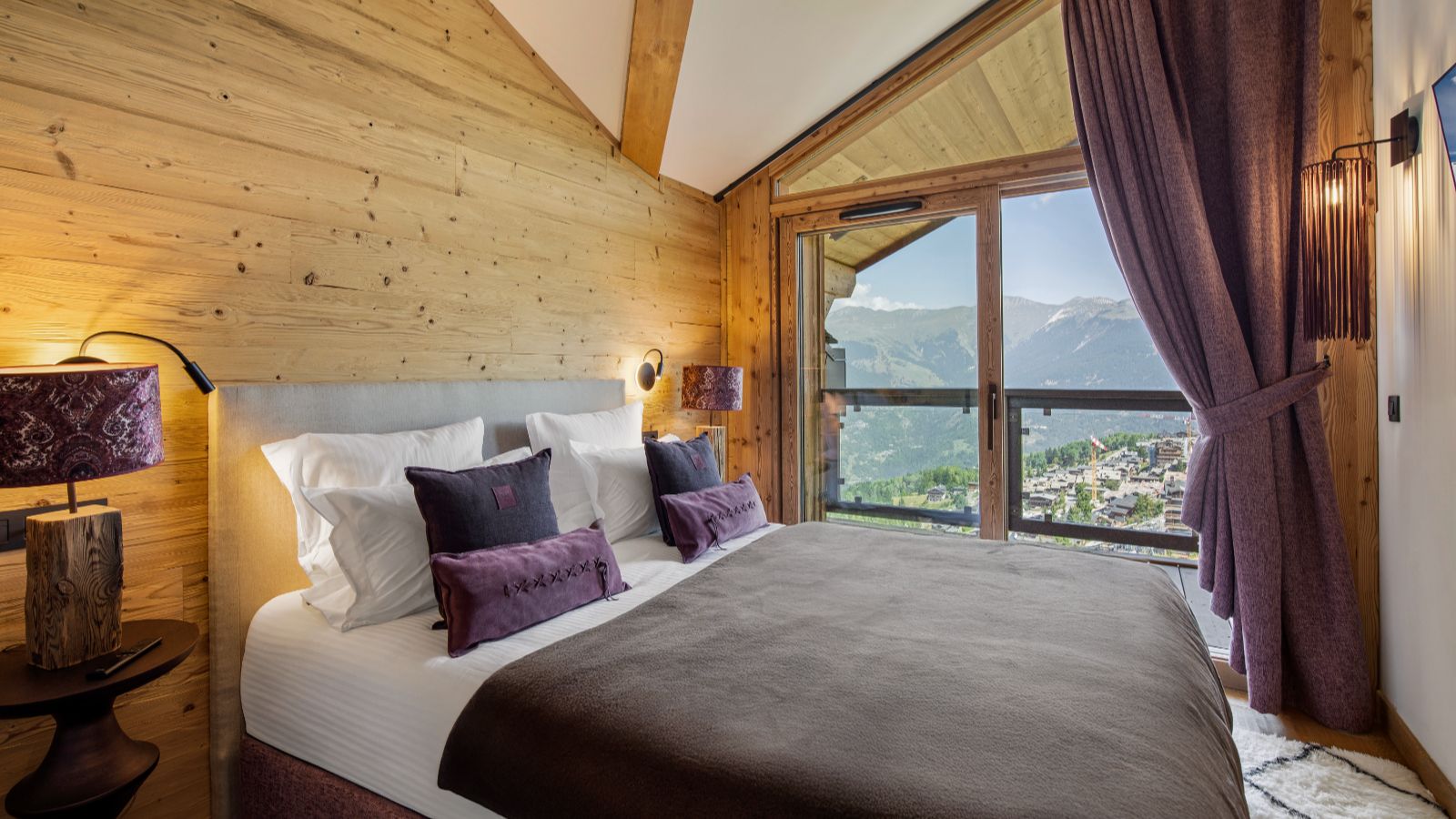 Luxury-Ski-Chalet-Penthouse-Astral-Courchevel-1650-Oxford-Ski-Bedroom (10).jpg