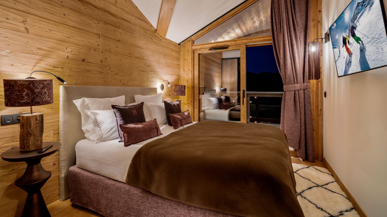 Luxury-Ski-Chalet-Penthouse-Astral-Courchevel-1650-Oxford-Ski-Bedroom (12).jpg