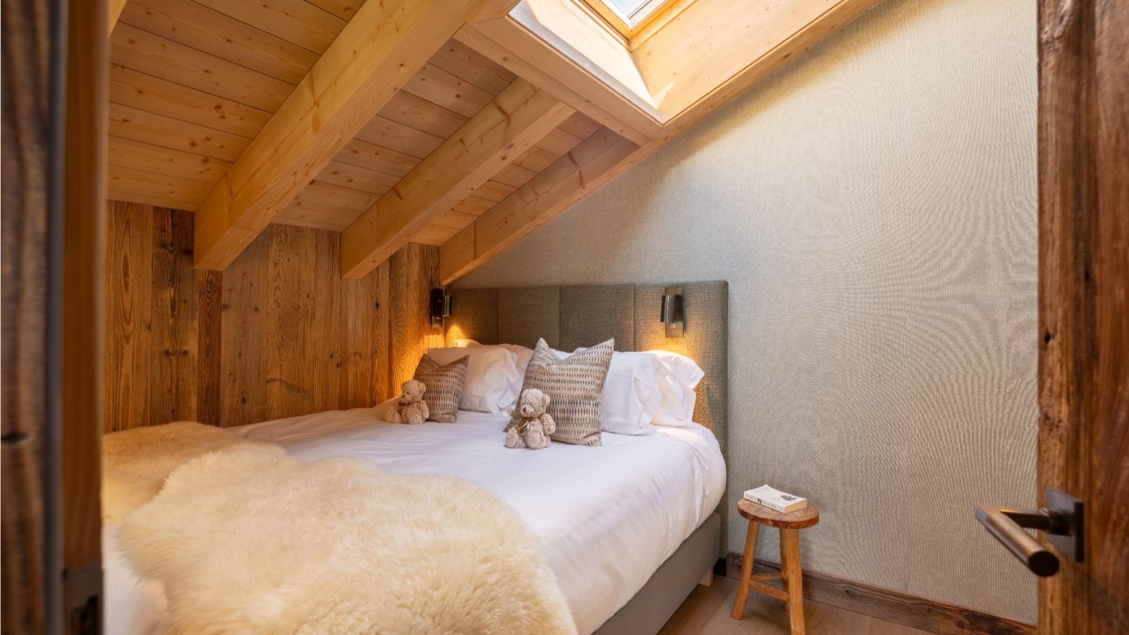 Luxury-Ski-Chalet-Verbier-Apartment-Bisous-Bisous-Oxford-Ski-Bedroom (15).jpg