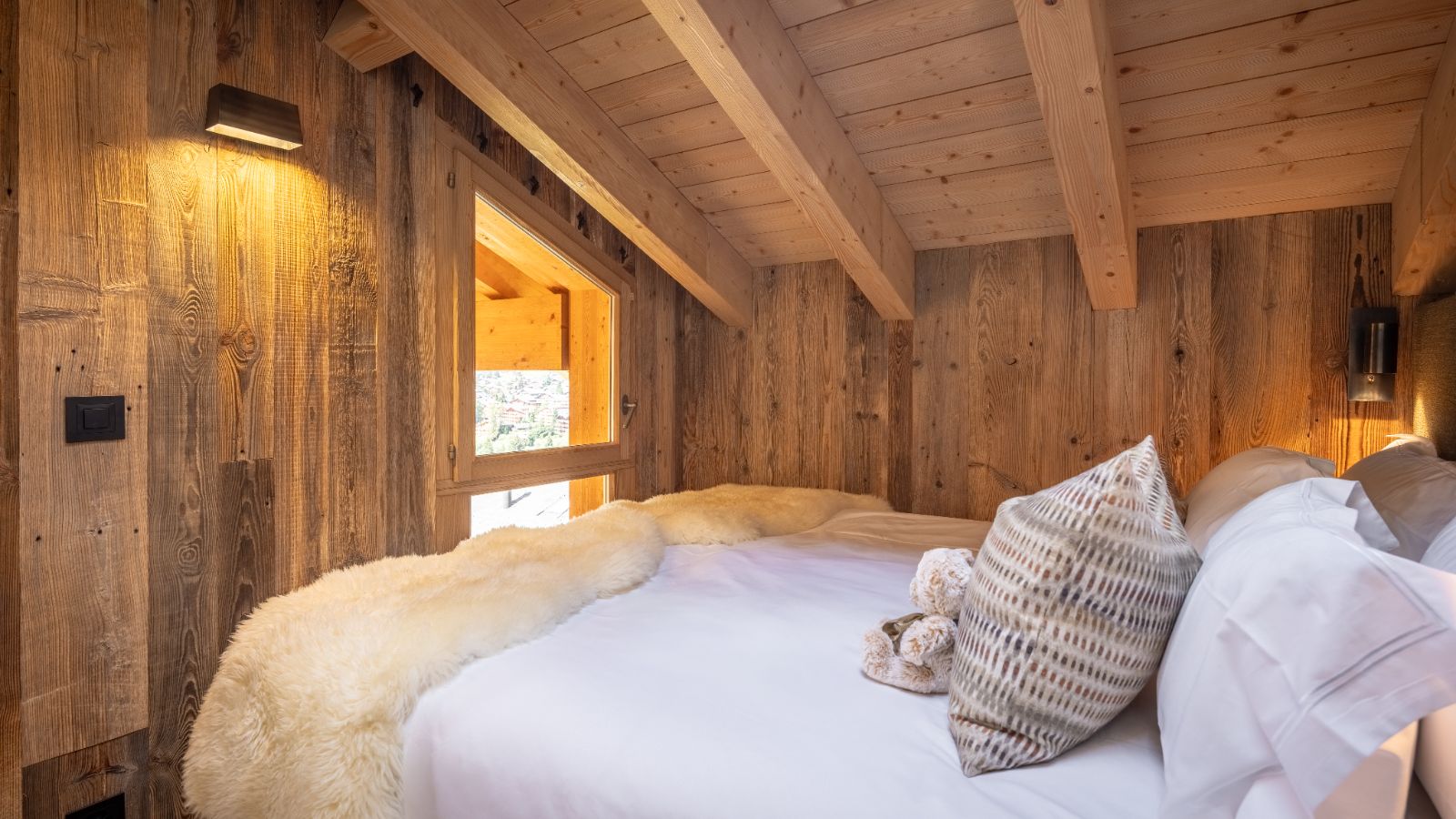 Luxury-Ski-Chalet-Verbier-Apartment-Bisous-Bisous-Oxford-Ski-Bedroom (16).jpg