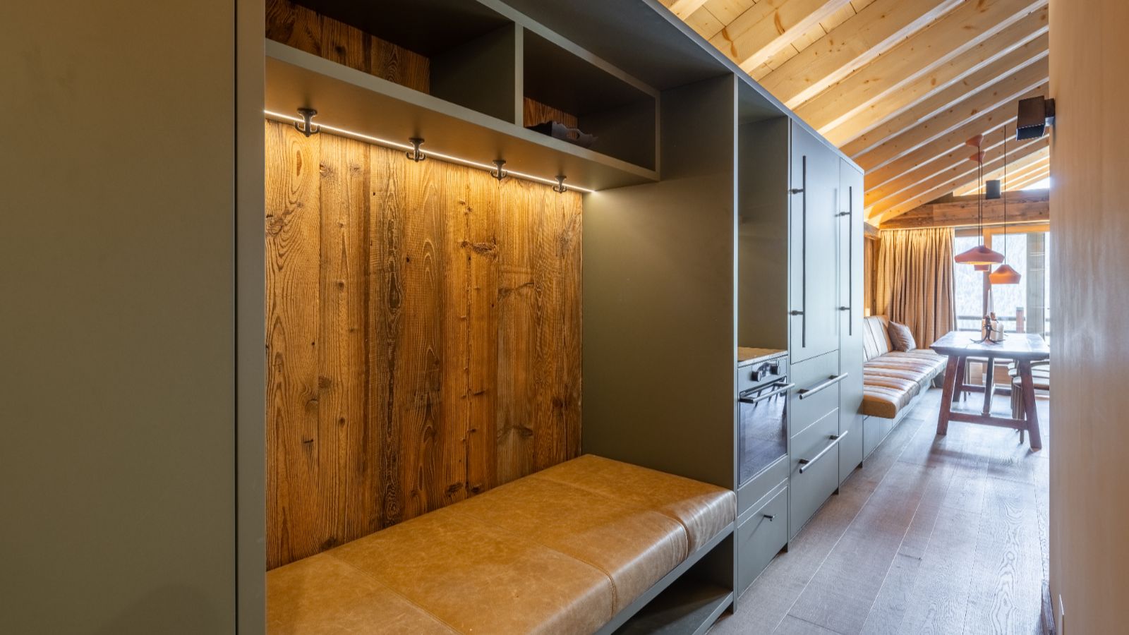 Luxury-Ski-Chalet-Verbier-Apartment-Bisous-Bisous-Oxford-Ski-Cloakroom.jpg