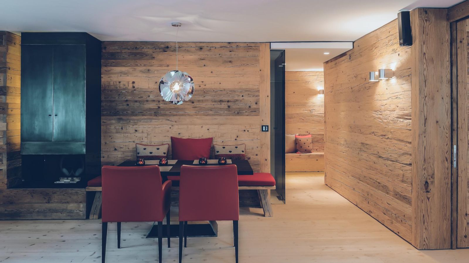 luxury-ski-hotels-ischgl-elizabeth-arthotel-oxford-ski-rooms-suites (6).jpg