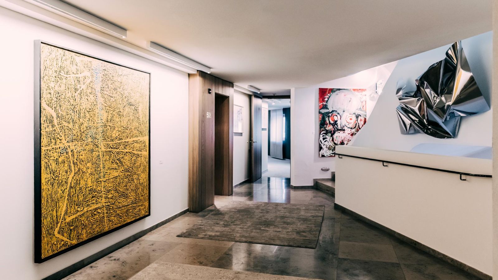 luxury-ski-hotels-ischgl-elizabeth-arthotel-oxford-ski-artwork (3).jpg