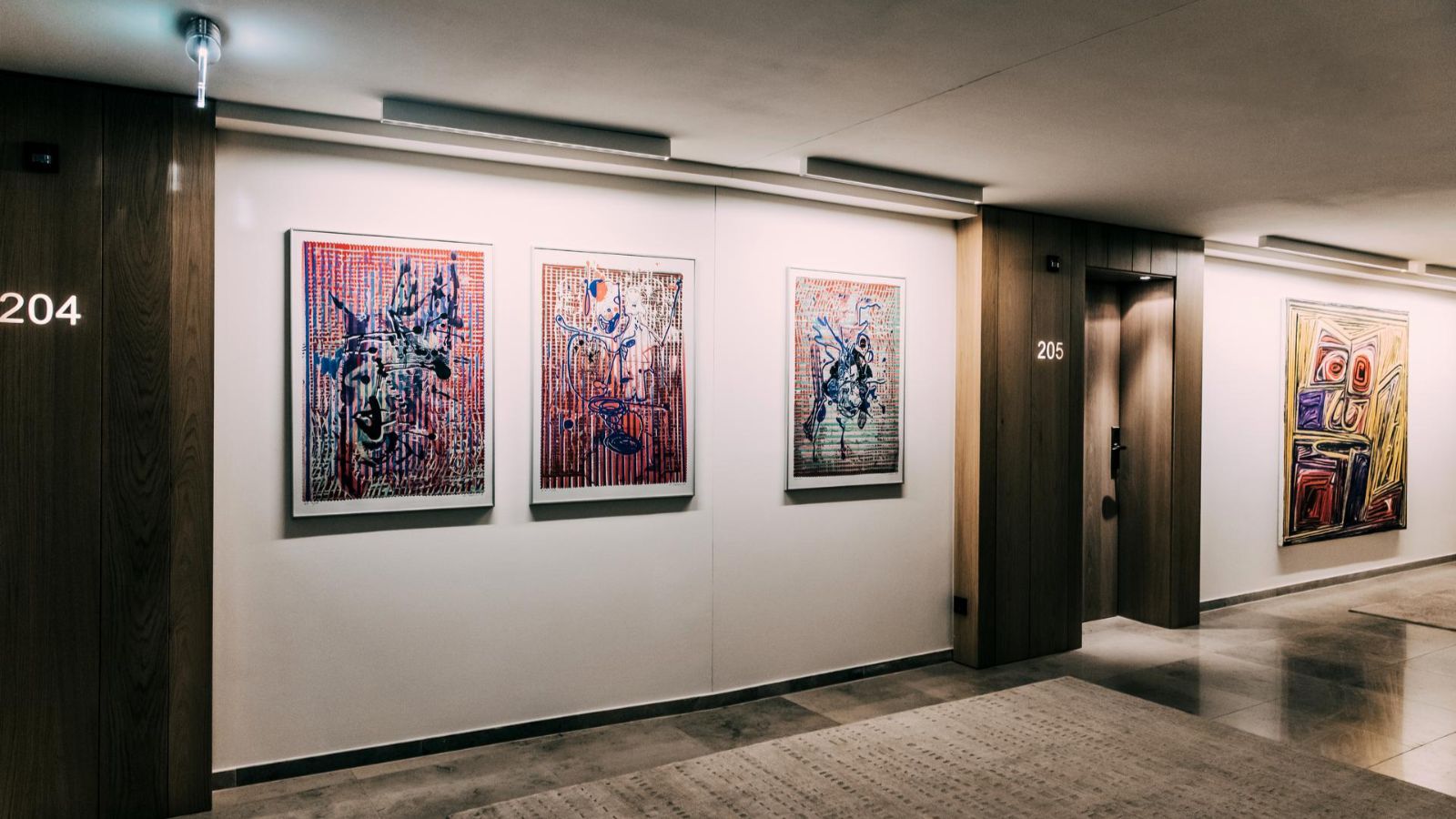 luxury-ski-hotels-ischgl-elizabeth-arthotel-oxford-ski-artwork (1).jpg