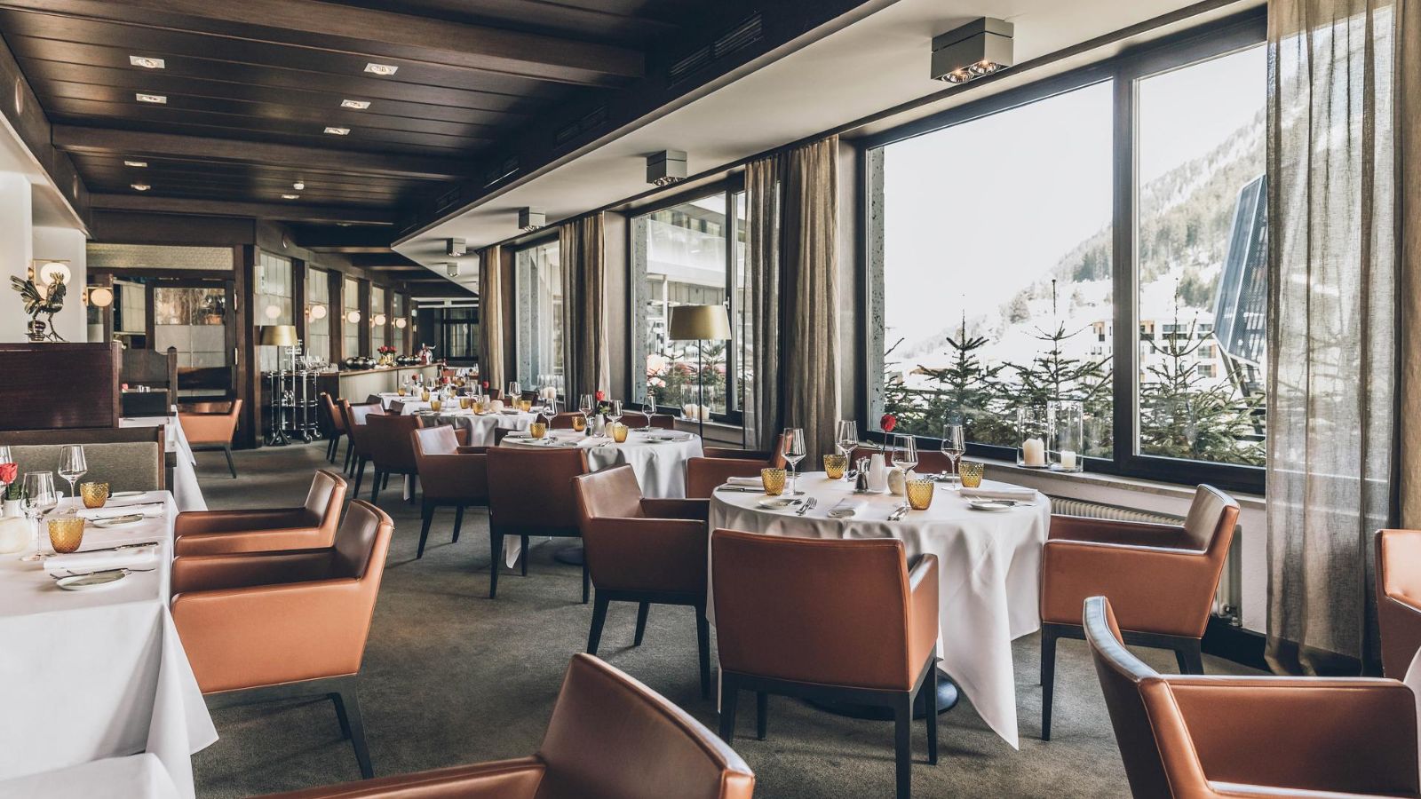 luxury-ski-hotels-ischgl-elizabeth-arthotel-oxford-ski-restaurant (2).jpg