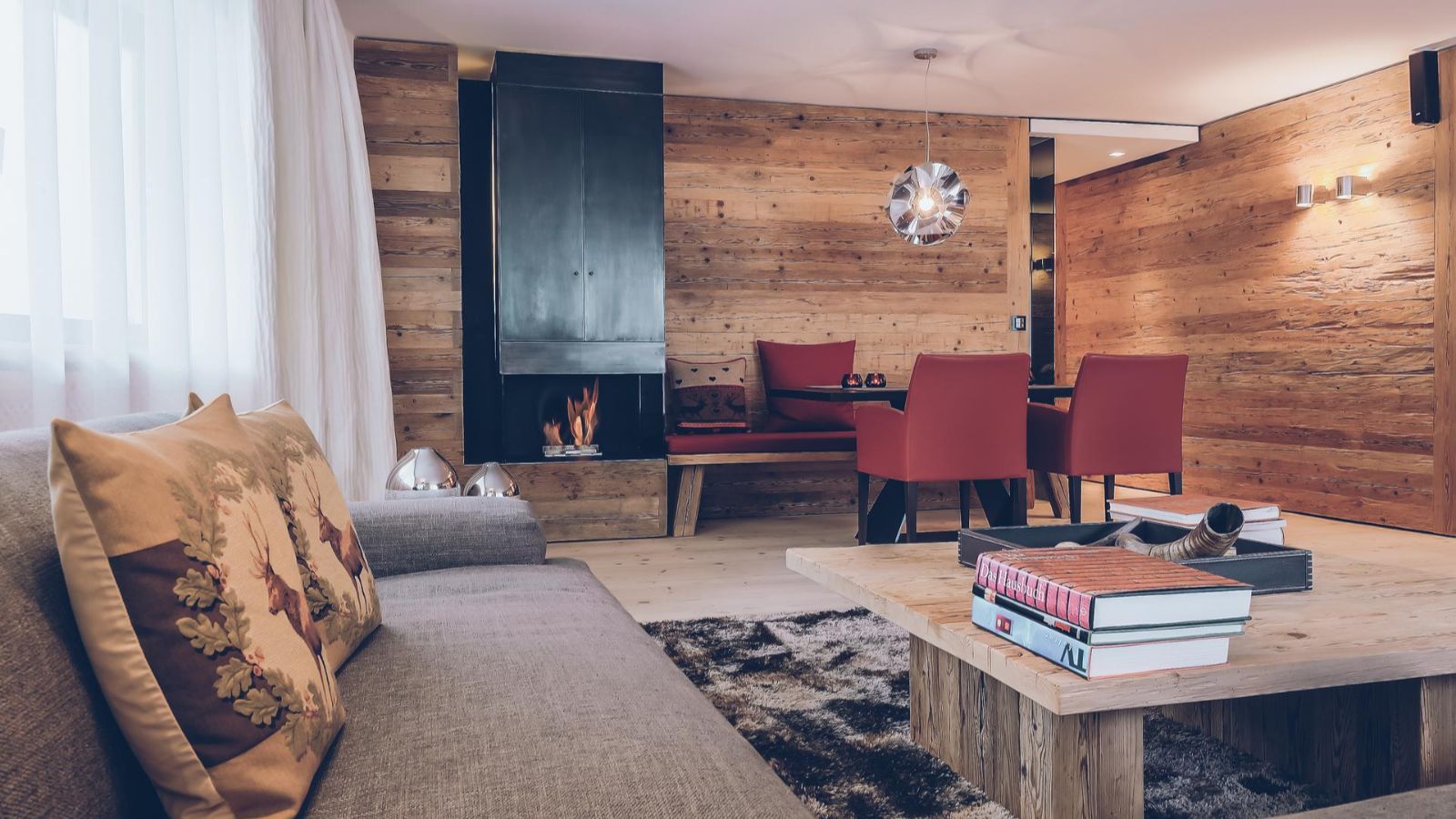 luxury-ski-hotels-ischgl-elizabeth-arthotel-oxford-ski-rooms-suites (5).jpg