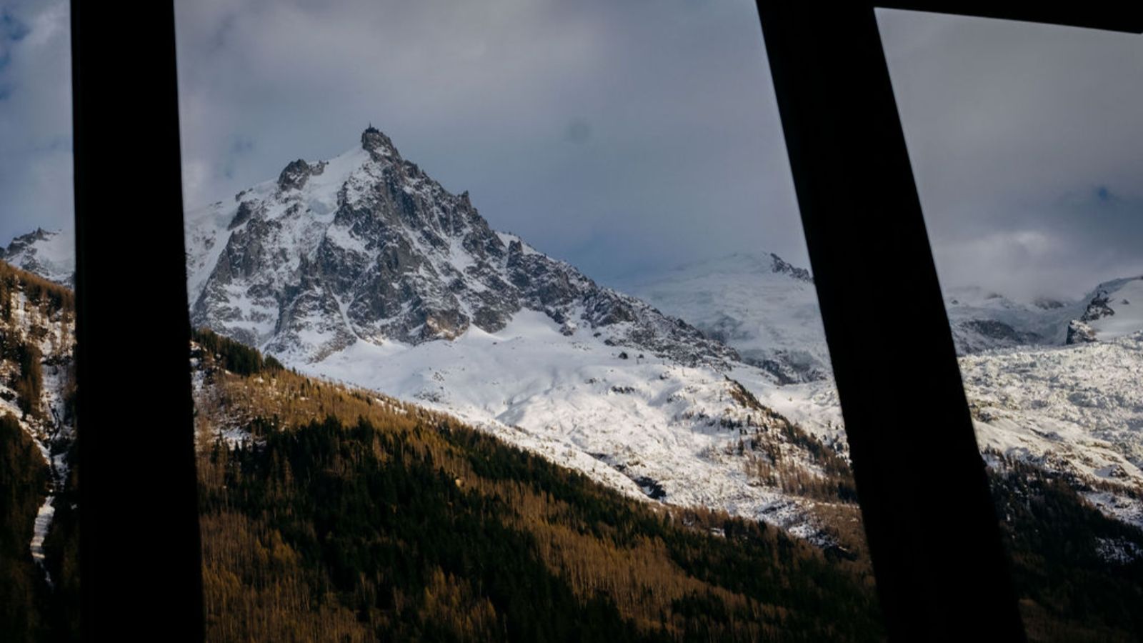 Luxury-Ski-Chalet-Chamonix-Villa-Butterfly-Oxford-Ski-Exterior (3).jpg