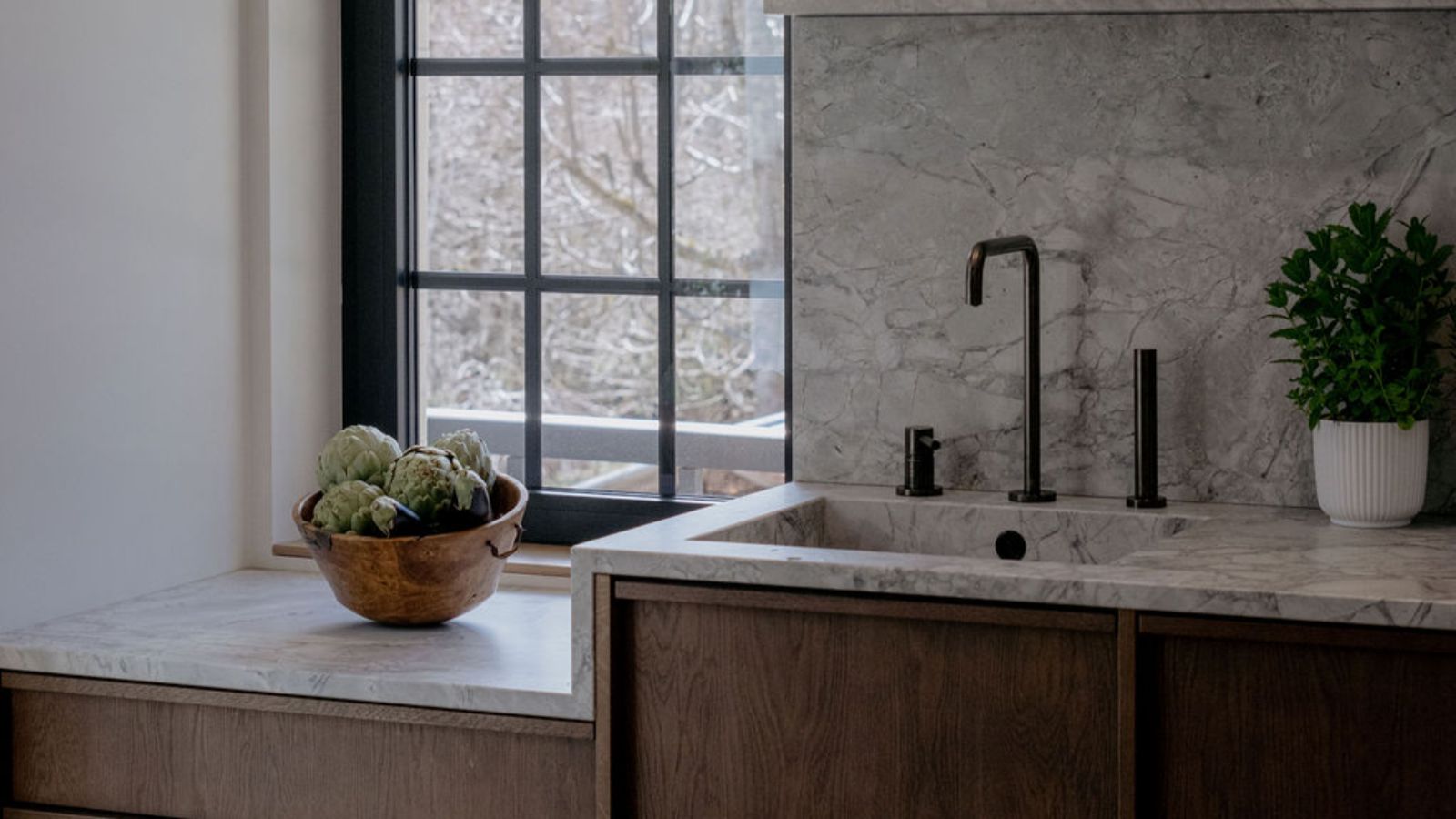 Luxury-Ski-Chalet-Chamonix-Villa-Butterfly-Oxford-Ski-Kitchen.jpg (1)