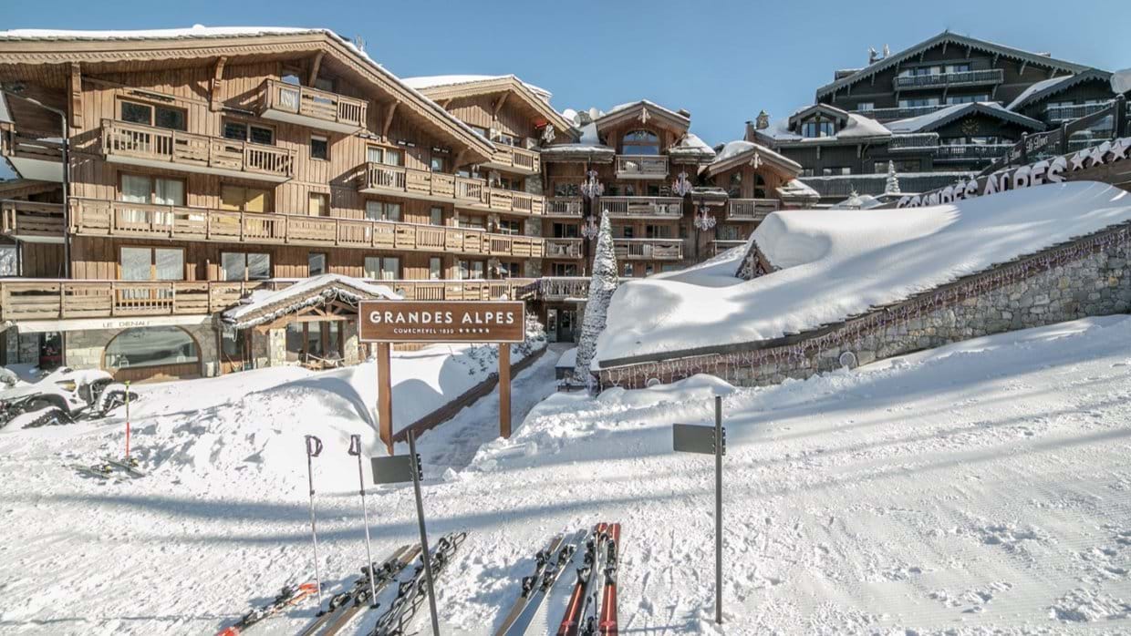 luxury-ski-hotels-courchevel-1850-grandes-alpes-oxford-ski-exterior-day (2).jpg