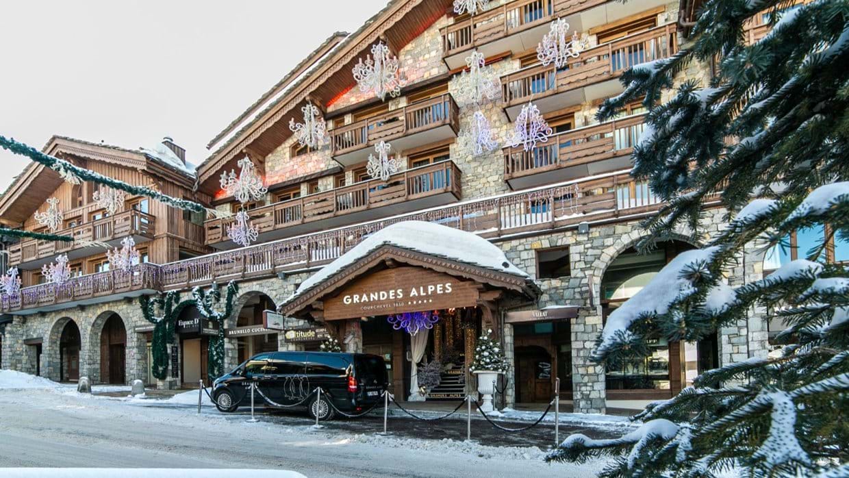 luxury-ski-hotels-courchevel-1850-grandes-alpes-oxford-ski-exterior-day (1).jpg