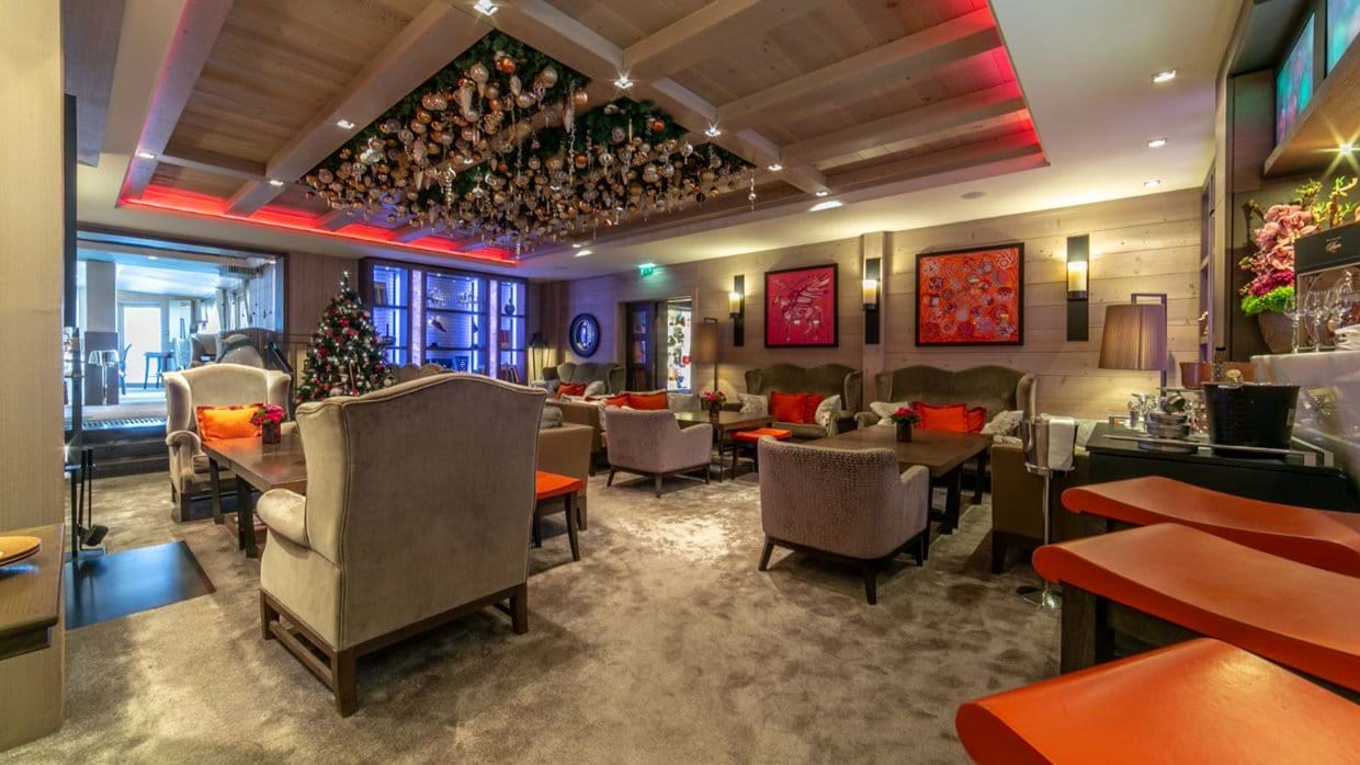 luxury-ski-hotels-courchevel-1850-grandes-alpes-oxford-ski-bar (1).jpg