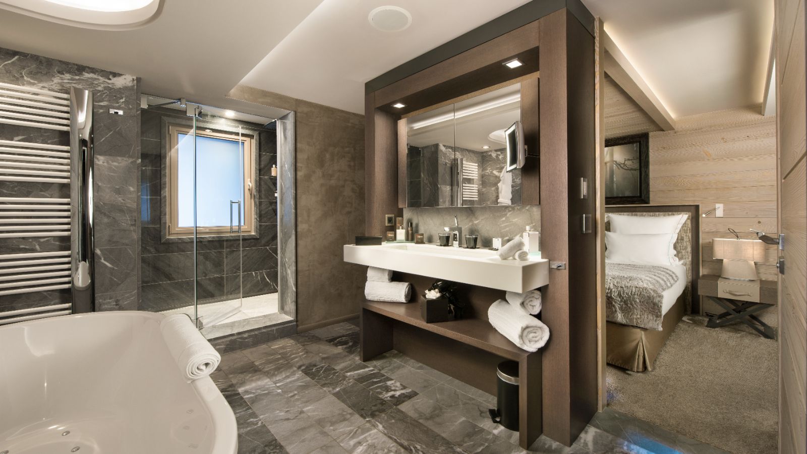 luxury-ski-hotels-courchevel-1850-grandes-alpes-oxford-ski-suite (2).jpg