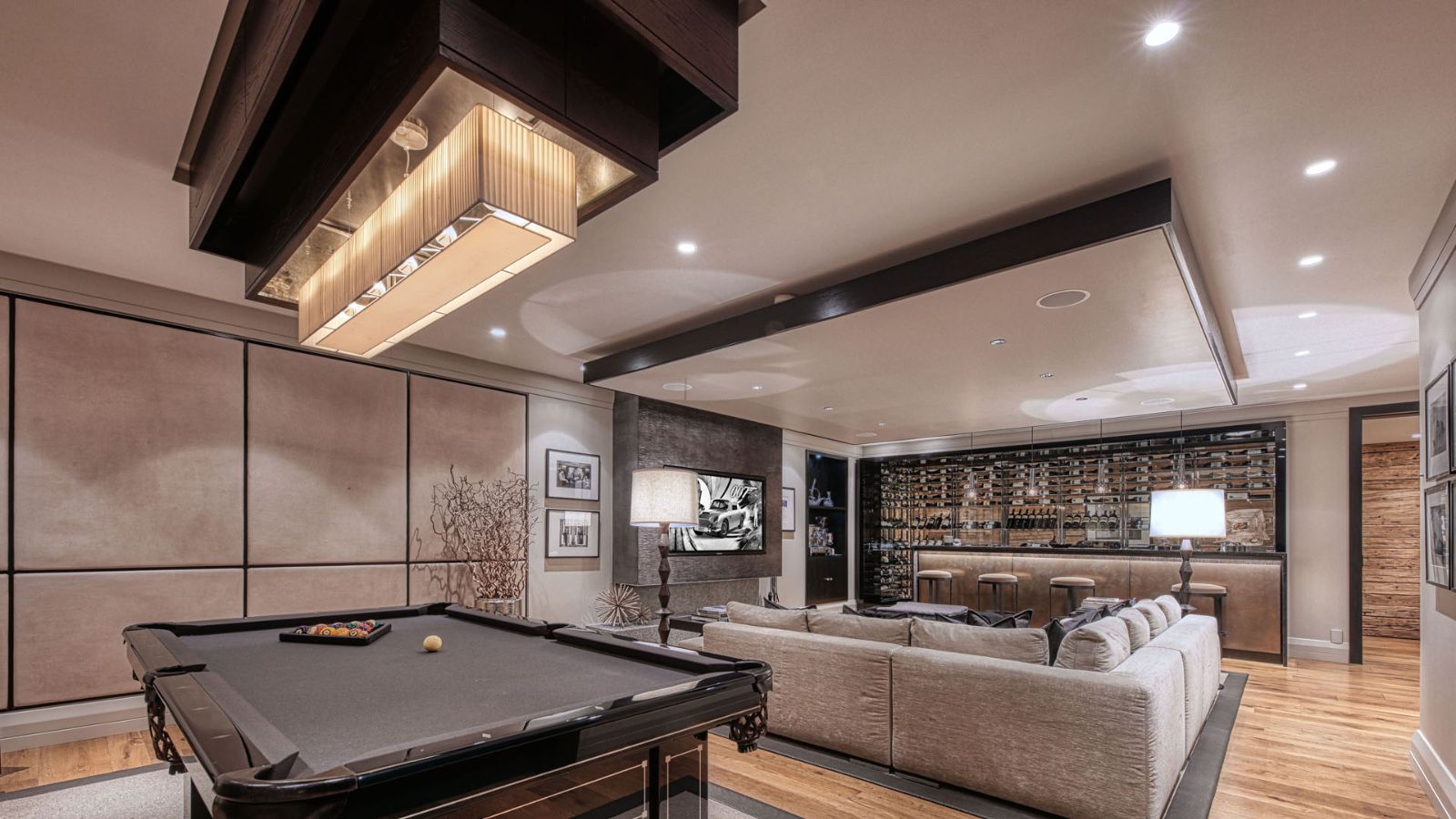 luxury-ski-chalets-aspen-megeve-oxford-ski-bar (2).jpg