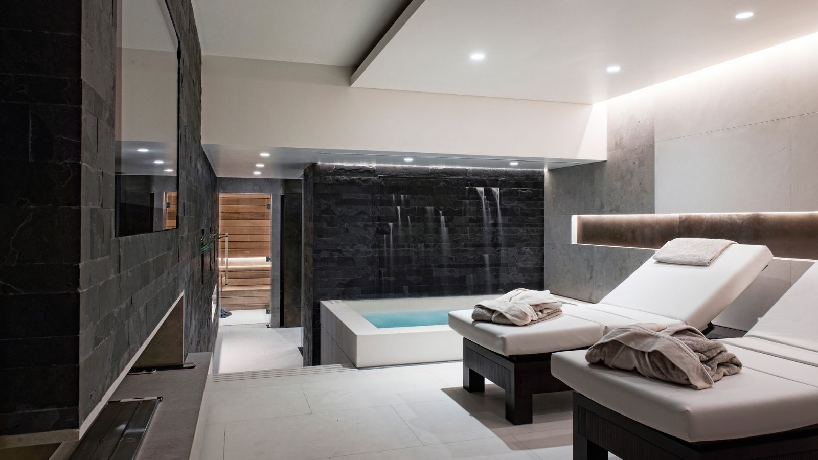luxury-ski-chalets-aspen-megeve-oxford-ski-spa (2).jpg