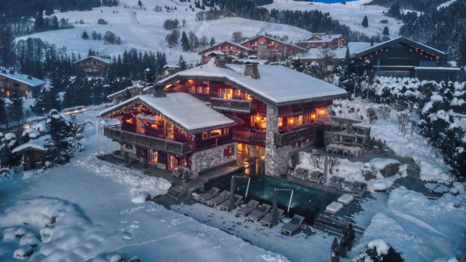 luxury-ski-chalets-aspen-megeve-oxford-ski-external-winter (5).jpg