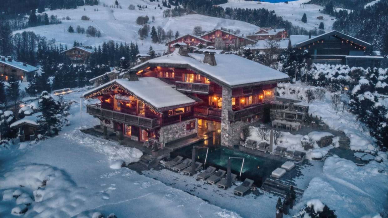 luxury-ski-chalets-aspen-megeve-oxford-ski-external-winter (5).jpg