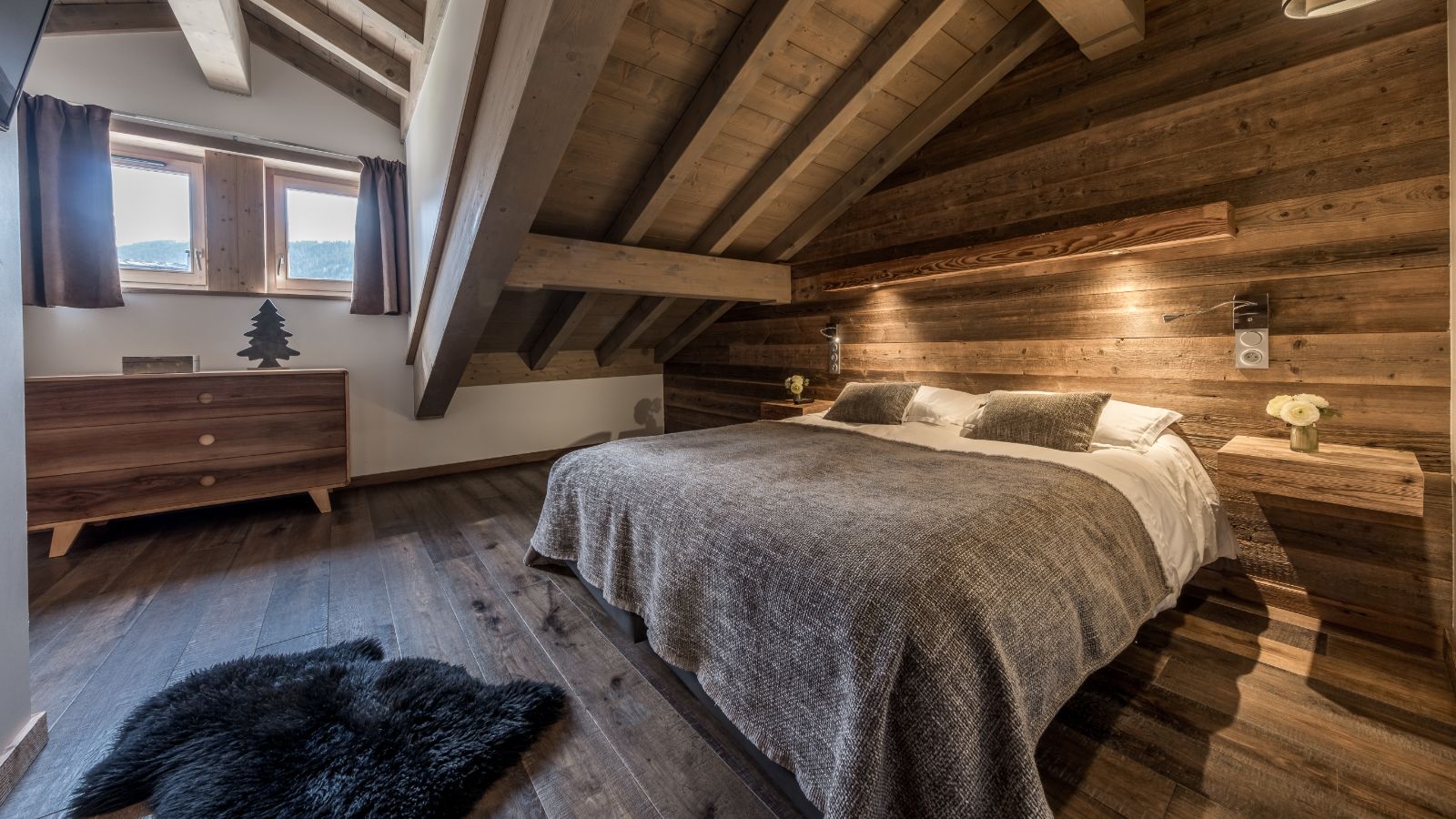 Luxury-Ski-Chalet-Courchevel-1650-Keystone-Penthouse-Oxford-Ski-Bedroom (19).jpg