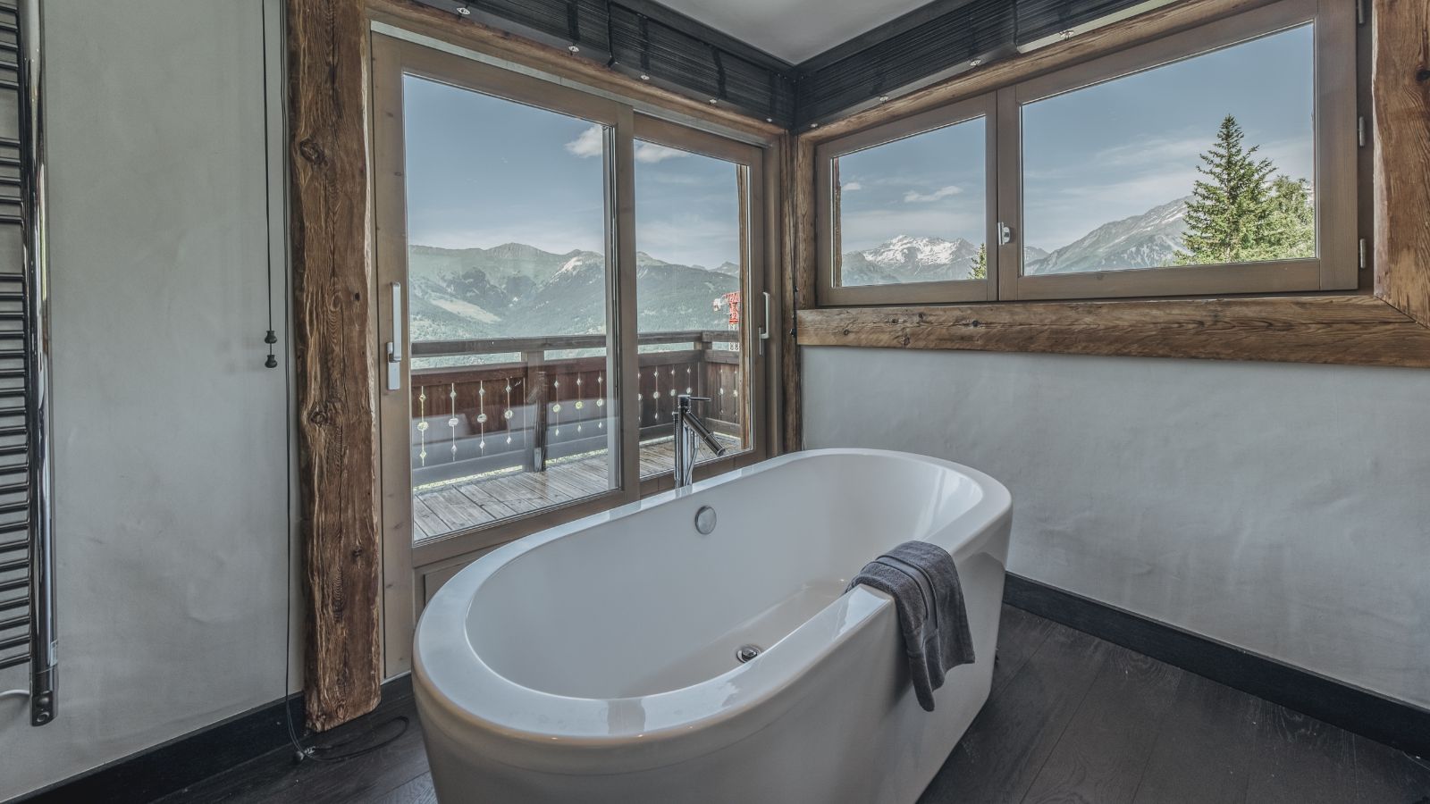 Luxury-Ski-Chalet-Courchevel-1550-Chalet-Artic-Oxford-Ski-Bathroom.jpg