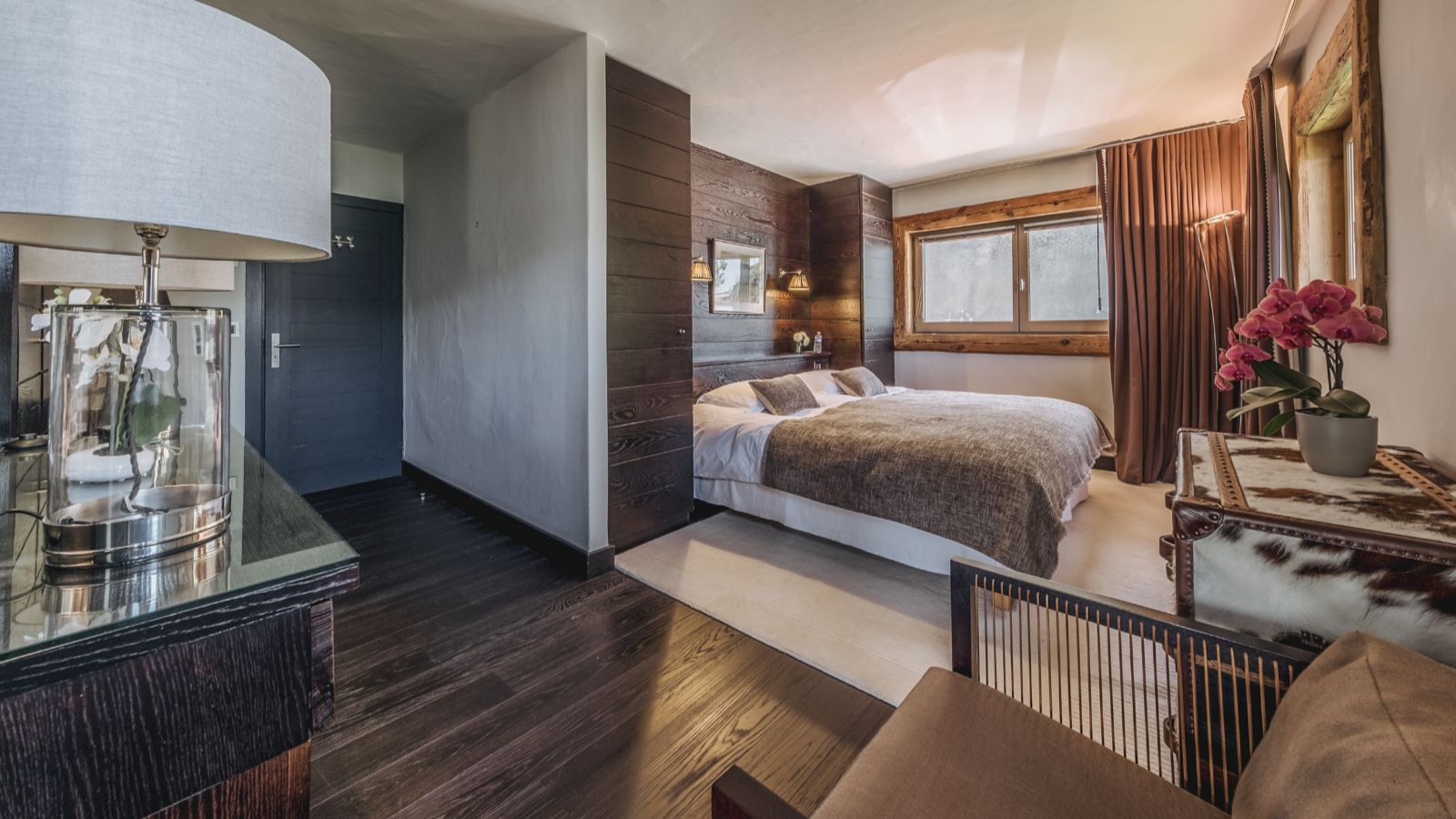 Luxury-Ski-Chalet-Courchevel-1550-Chalet-Artic-Oxford-Ski-Bedroom (14).jpg