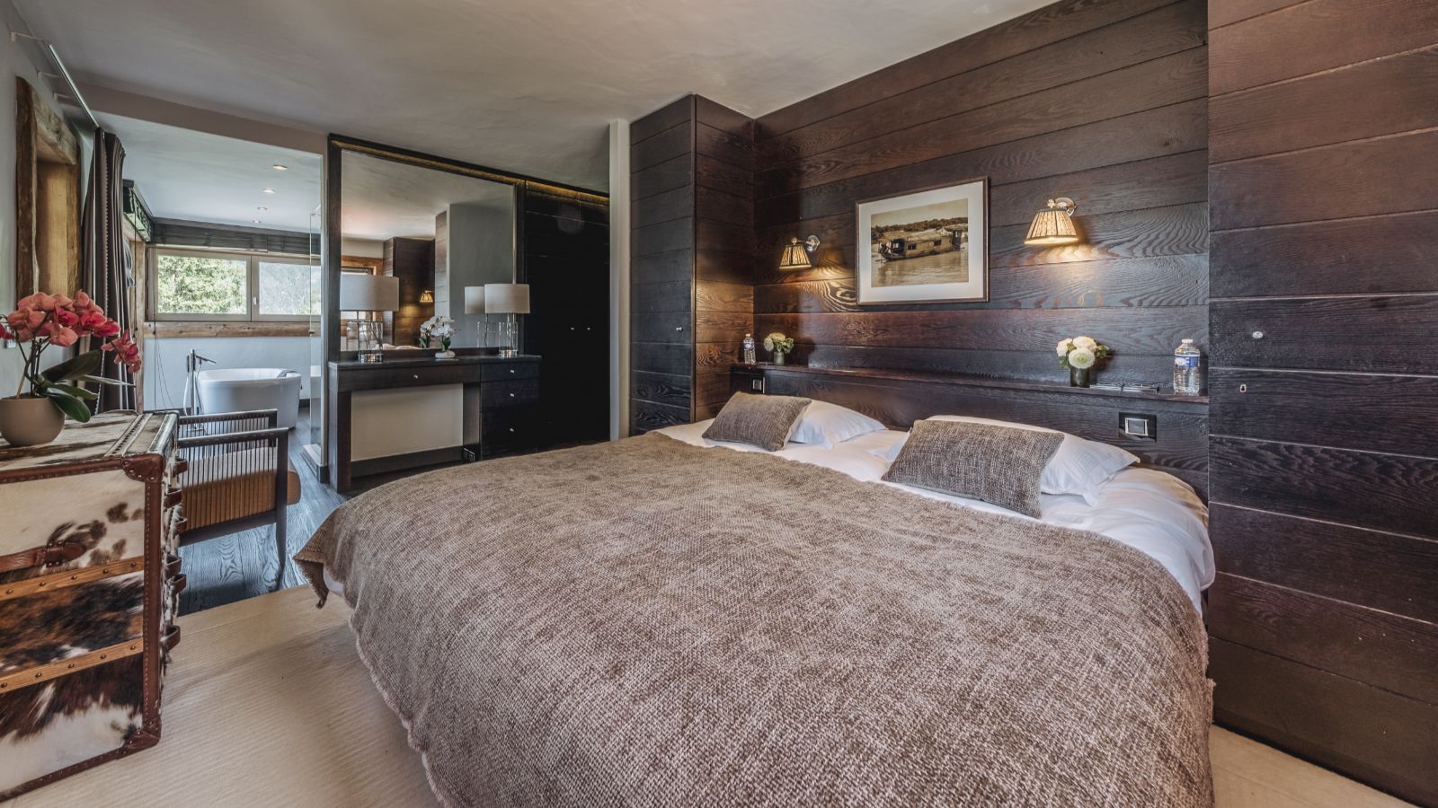 Luxury-Ski-Chalet-Courchevel-1550-Chalet-Artic-Oxford-Ski-Bedroom (16).jpg