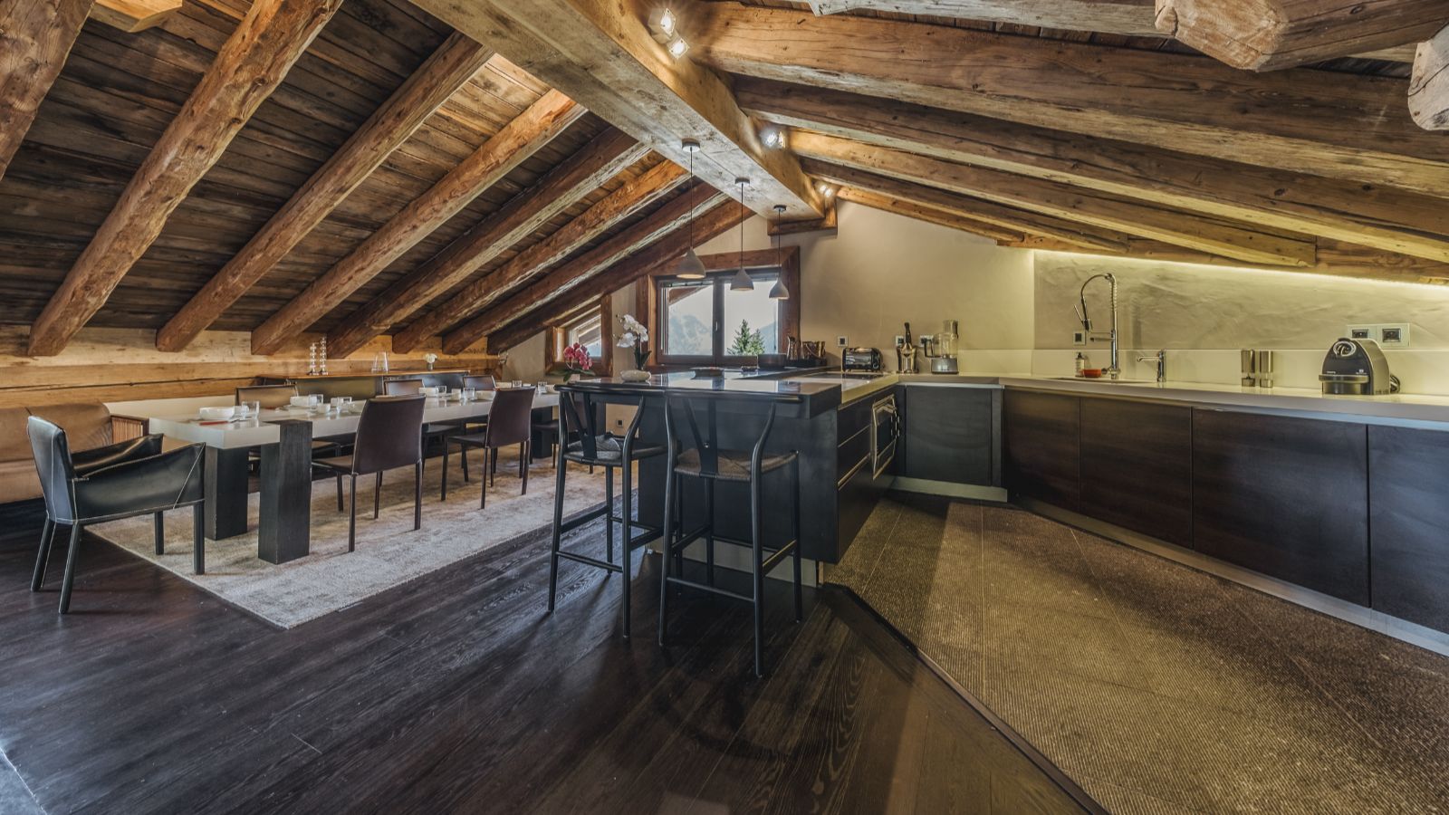 Luxury-Ski-Chalet-Courchevel-1550-Chalet-Artic-Oxford-Ski-Kitchen.jpg