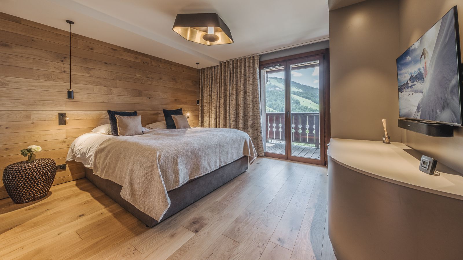 Luxury-Ski-Chalet-Courchevel-1650-Chalet-Rosoire-Oxford-Ski-Bedroom (11).jpg